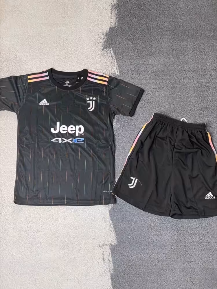 کیت دوم بچگانه یوونتوس 2022