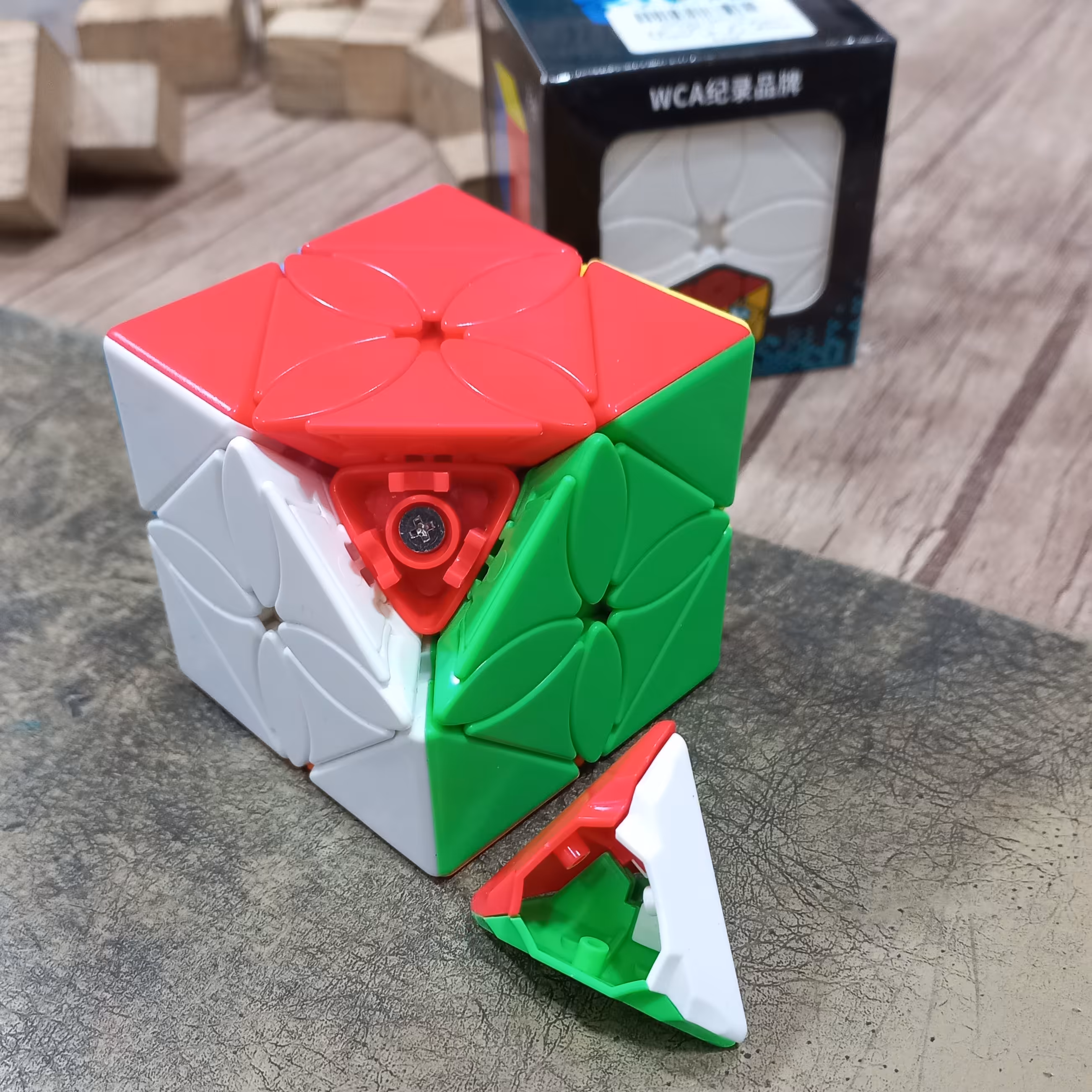 روبیک اسکوب (برگ افرا) مویو