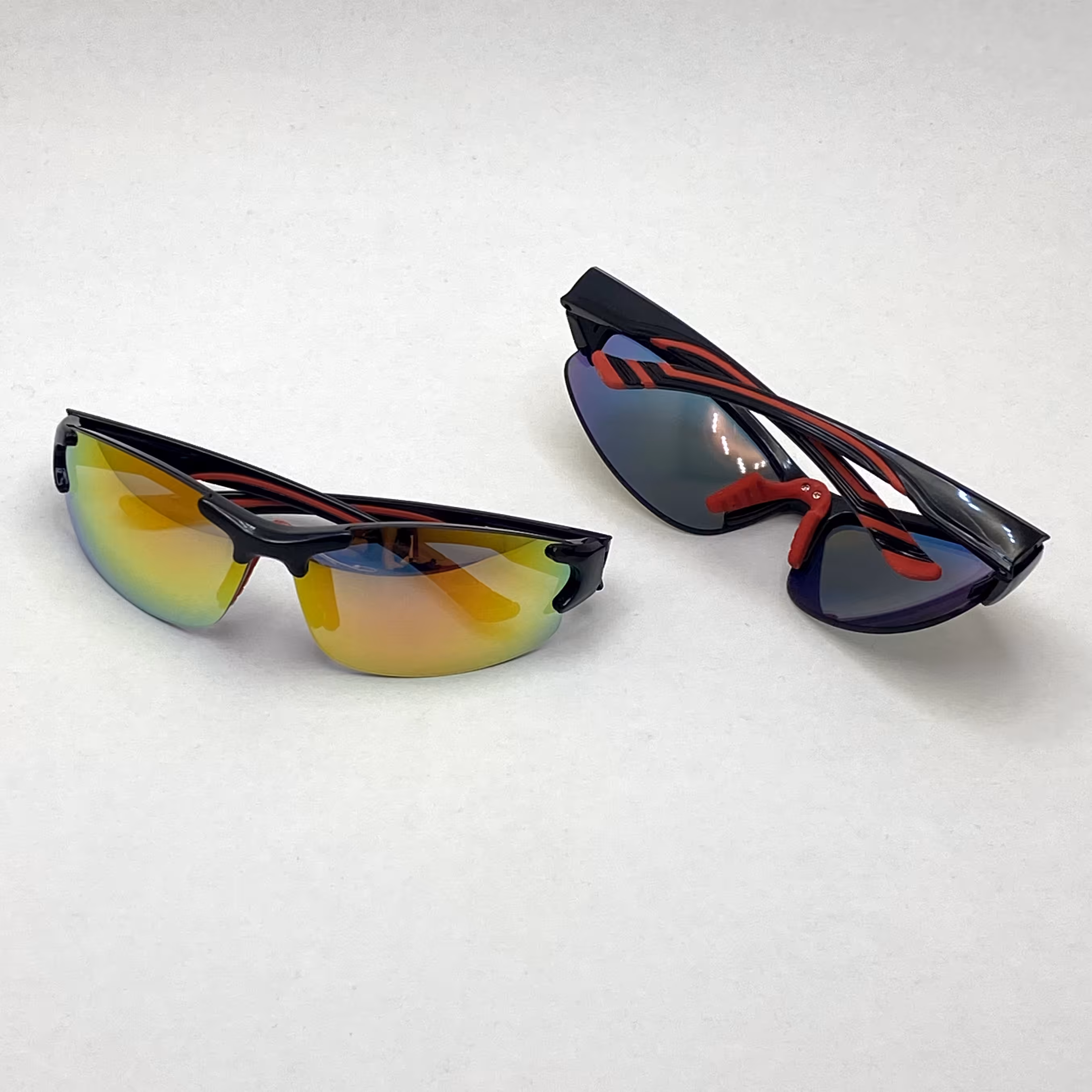 عینک آفتابی اسپرت و نشکن رنگ مشکی پیانوی براق عدسی آتیشی مناسب برای موتورسواری کوهنوردی دوچرخه سواری اسکی دویدن و ...
