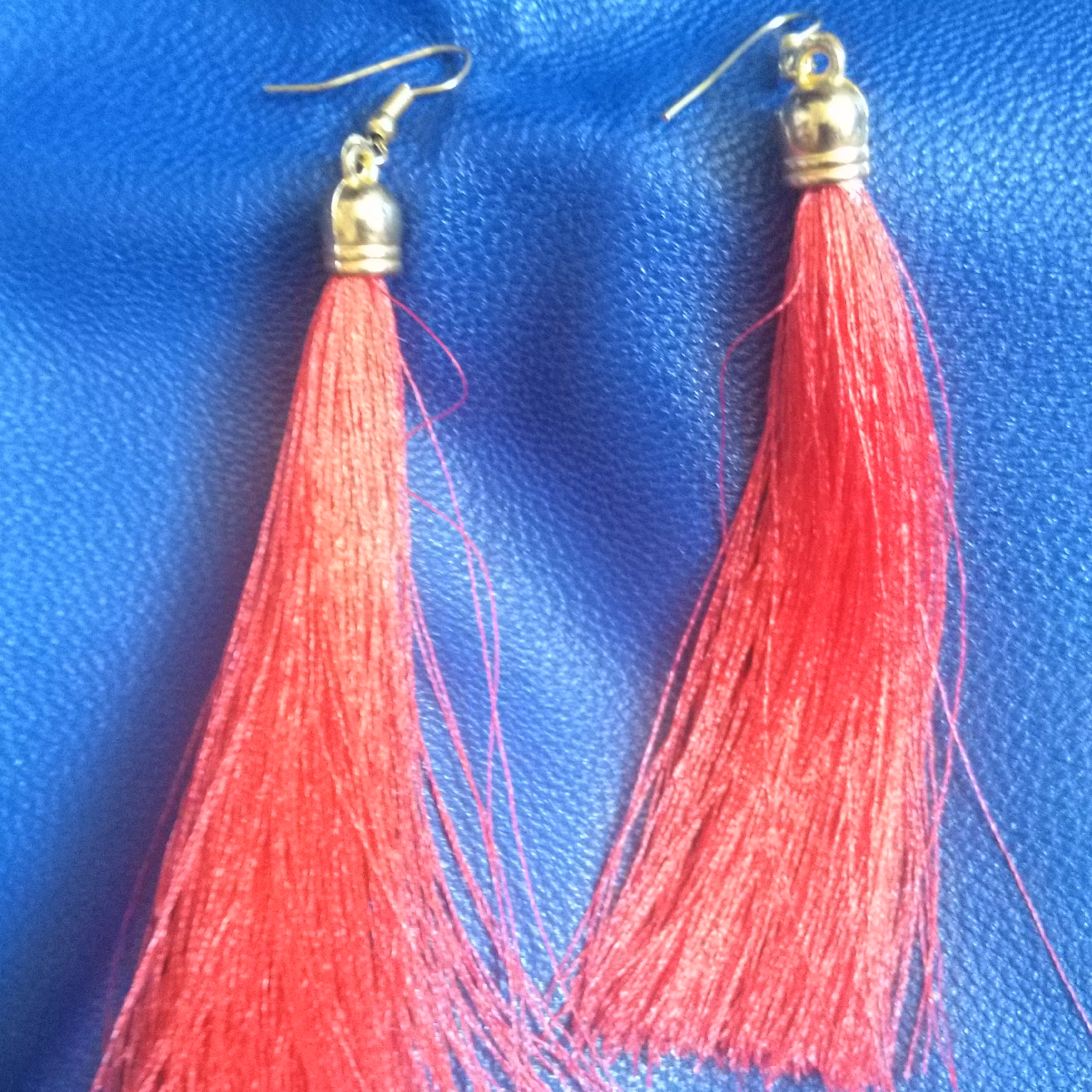 گوشواره منگوله قرمز