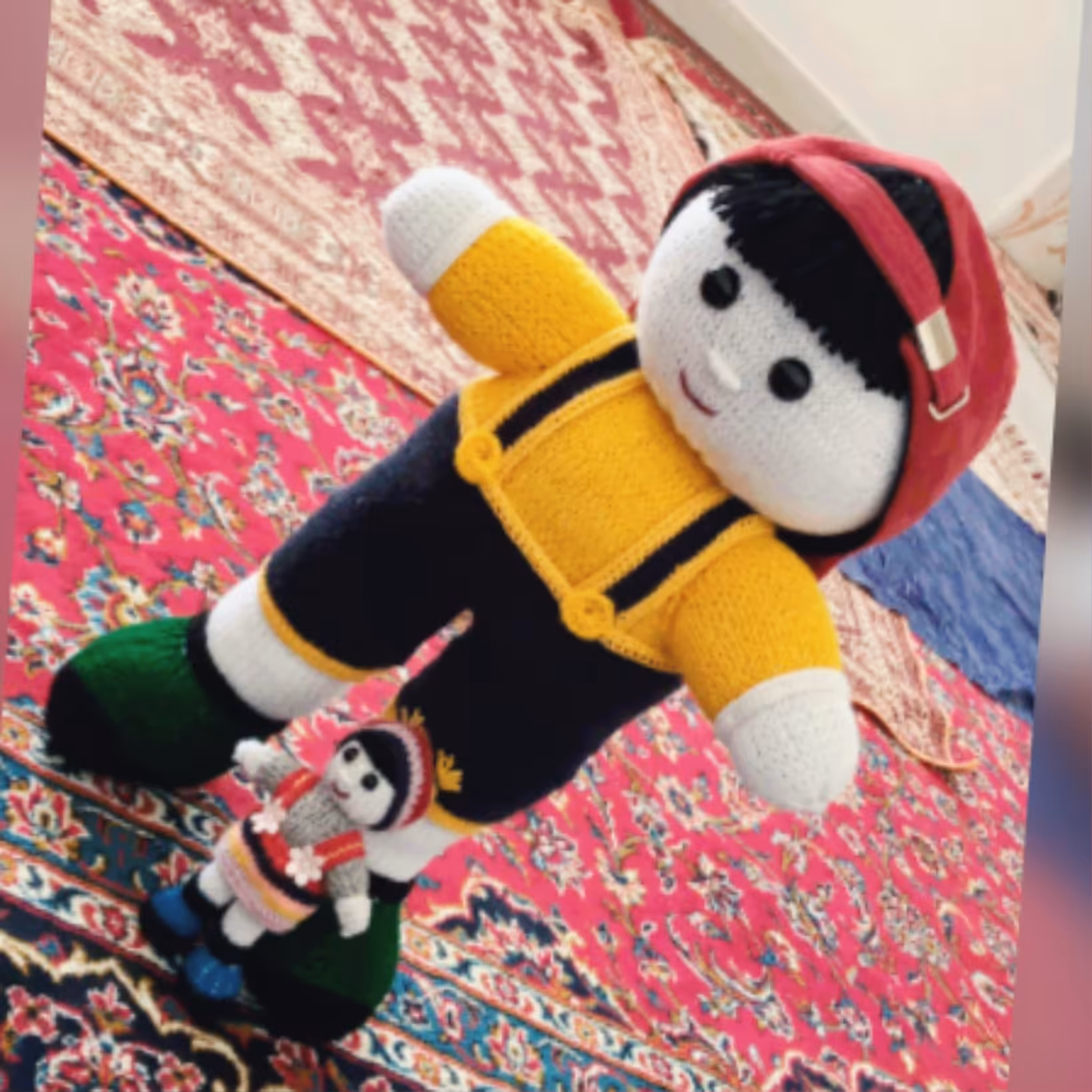 عروسک بافتنی پسر (دستساز) قابل سفارش بدون کلاه ب رنگ دلخواه شما (امکان سفارش ست خواهر و برادری و تکی وجود دارد)