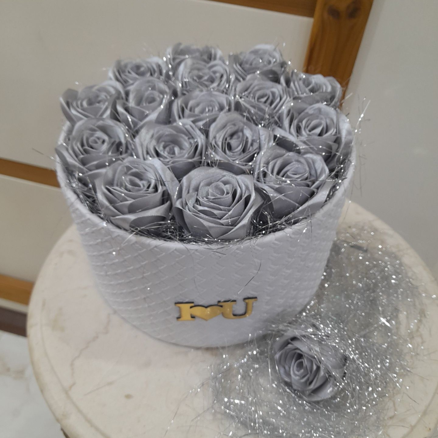 باکس گل رز طوسی