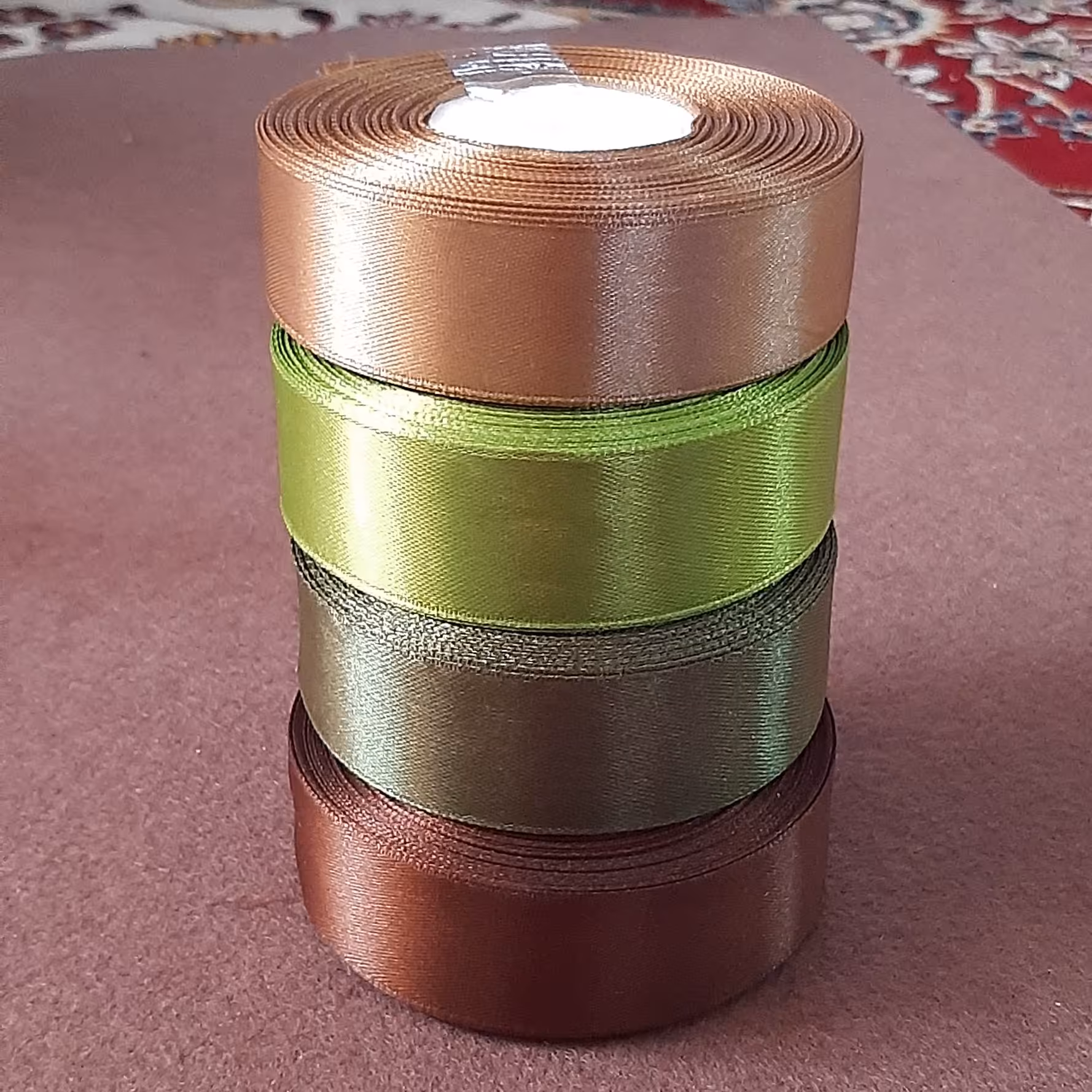 روبان ساتن . دو نیم سانتی . لطفا اول موجودی بگیرید . اولین روبان از بالا فروخته شد