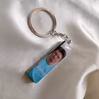 جاسویچی و جاکلیدی شماره پلاک ماشین و عکس شما قاب استیل نقره ای رنگ ثابت