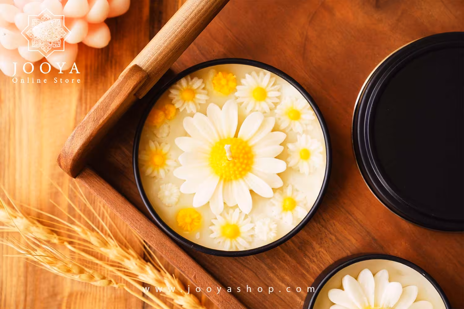 شمع قوطی درب دار گل بابونه مدل پلازا