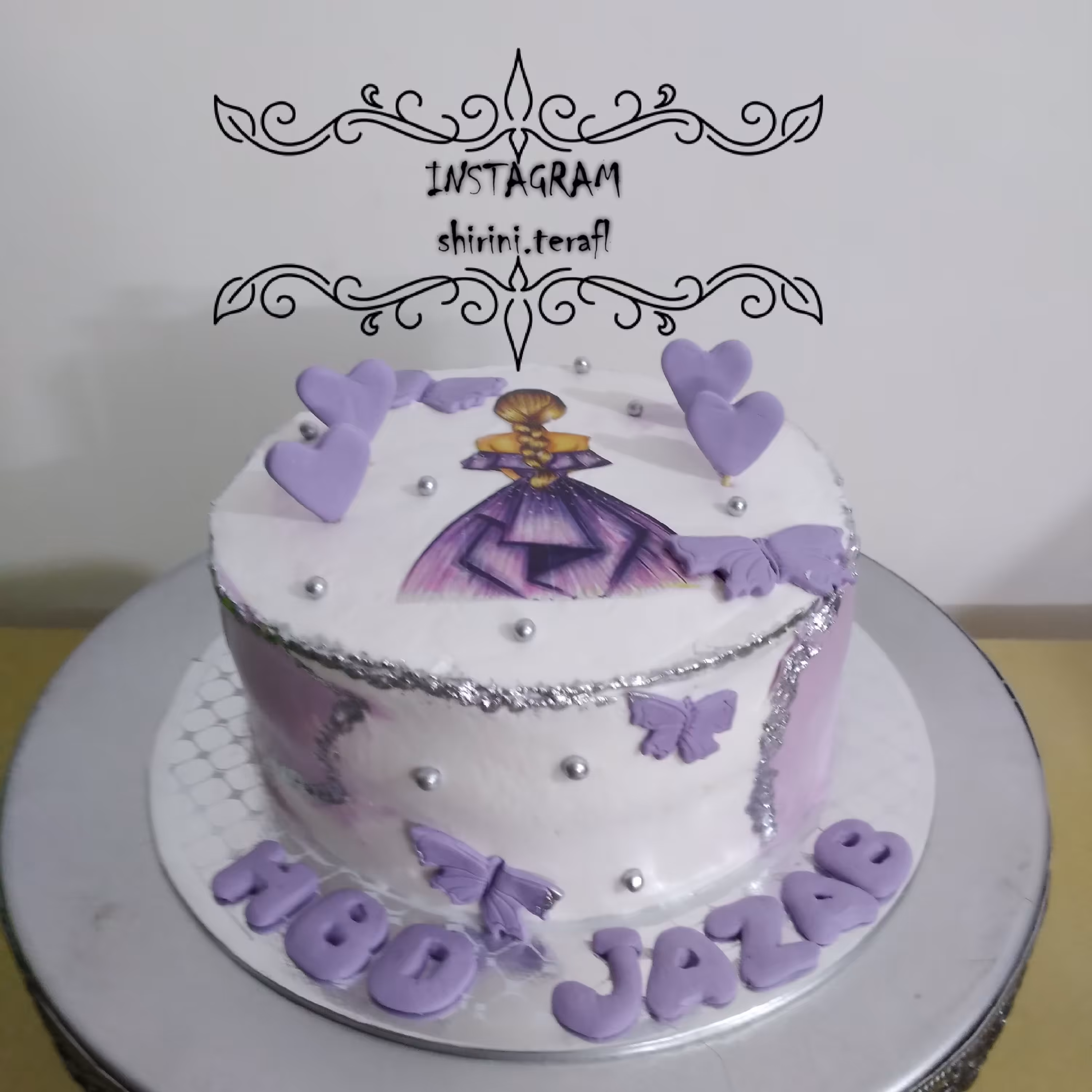 کیک دخترونه خانگی ترافل با چاپ غیر خوراکی با تزیینات فوندانت