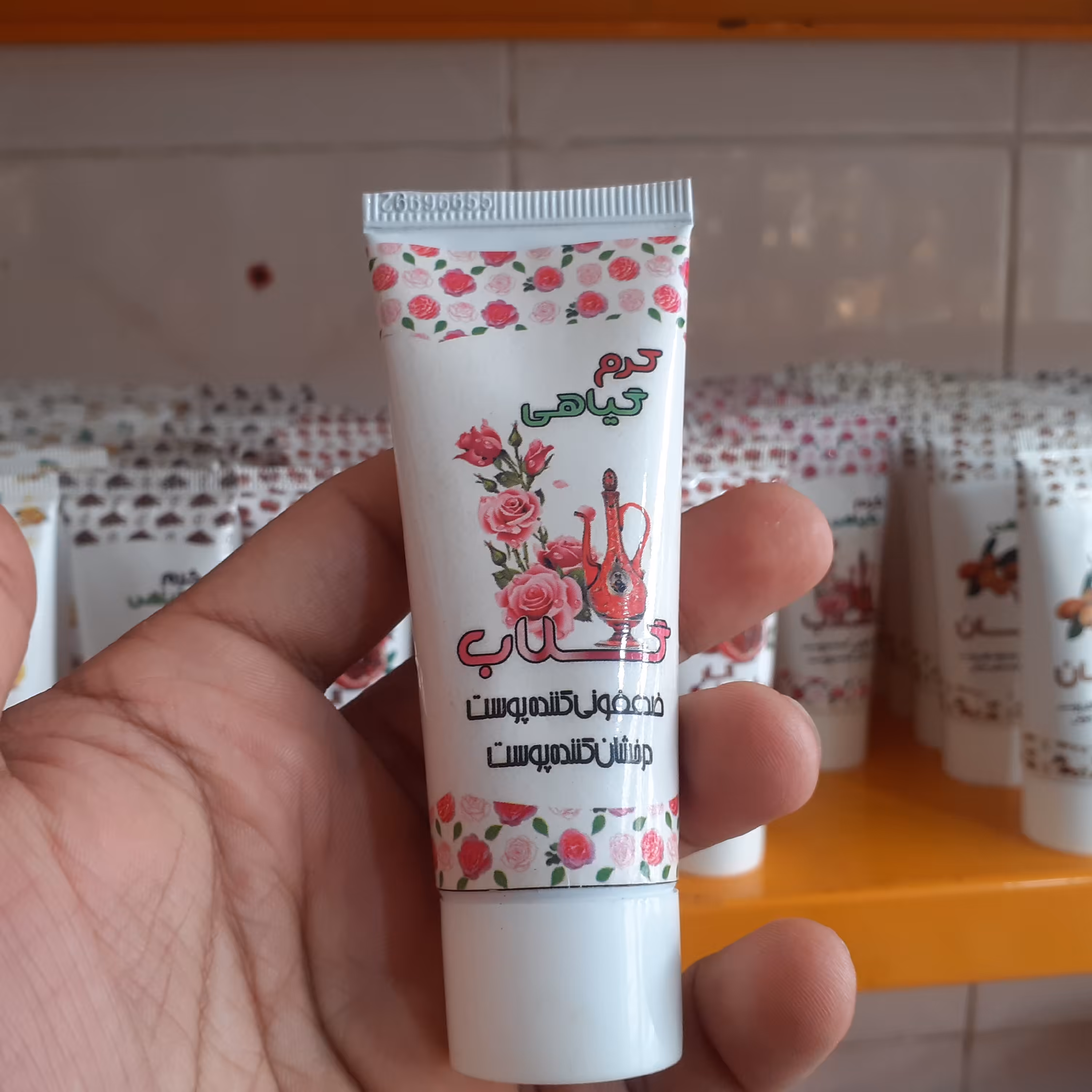 کرم گیاهی گلاب