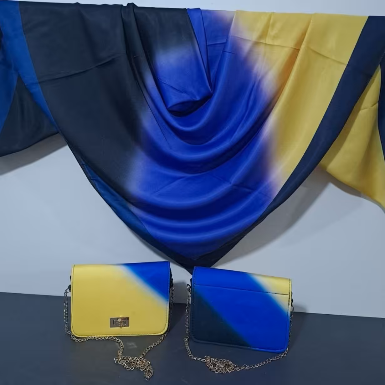 ست کیف و روسری مجلسی رنگ بنفش و زرد طرح ساده با کیف پاسپورتی و روسری نخی اعلا   na58