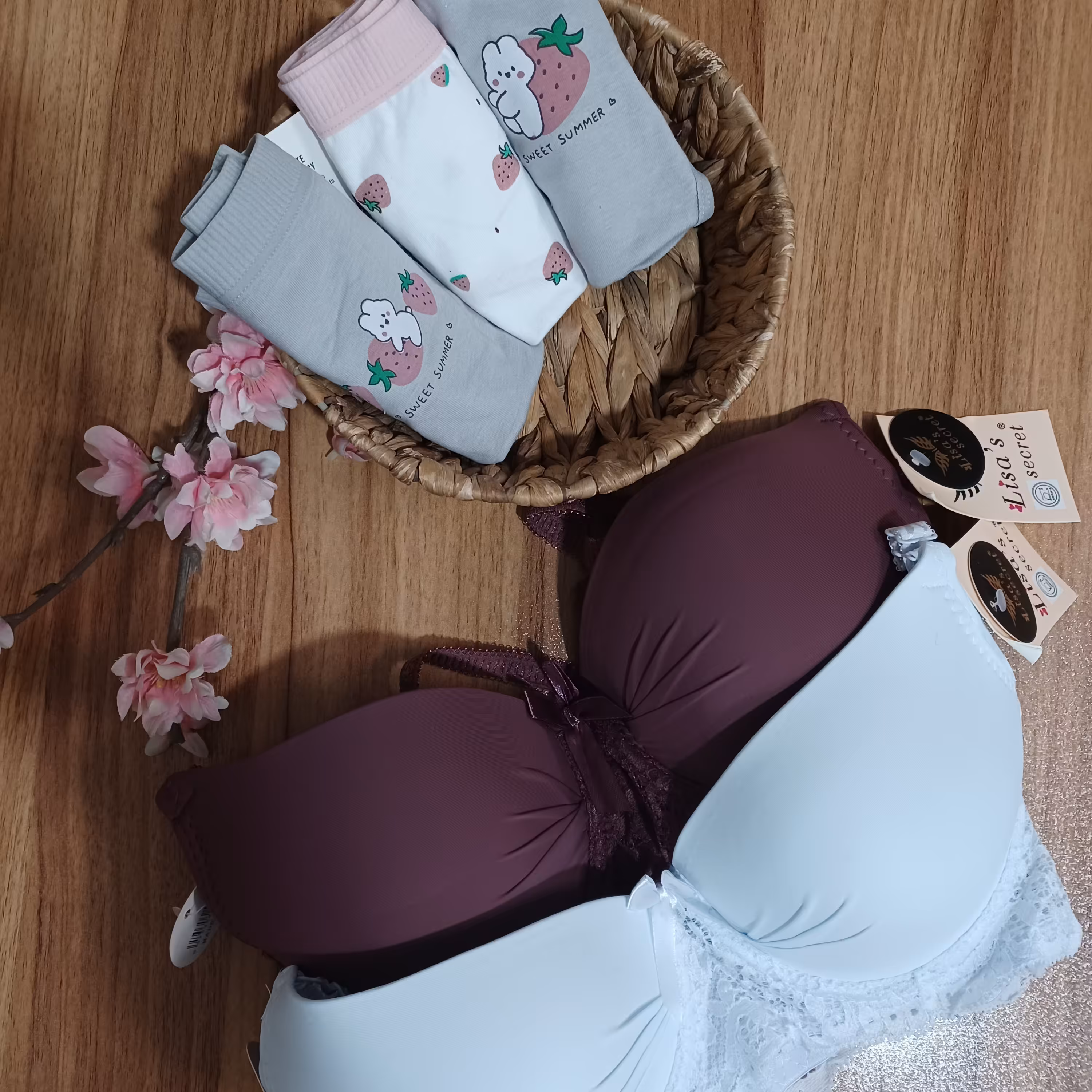 سوتین اسفنجی نیم جک فنردار مناسب برای مصرف روزانه
کد(001)
انواع سایزبندی
