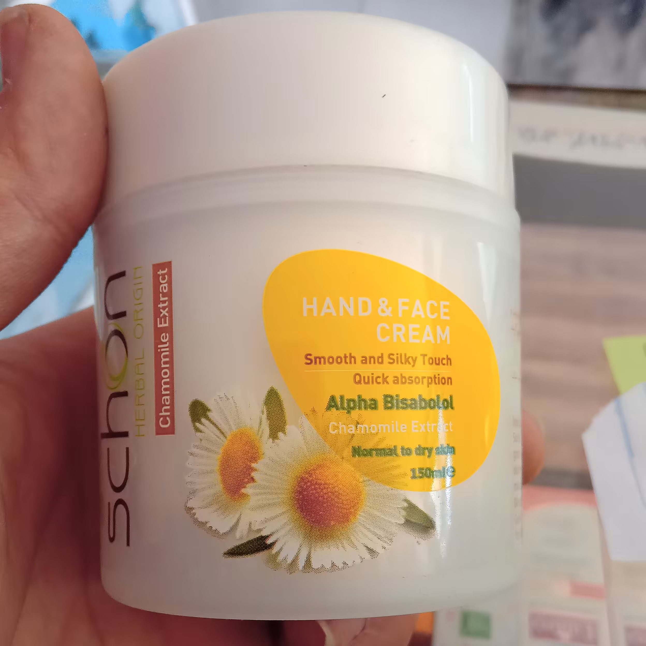 کرم نرم کننده و مرطوب کننده دست و صورت حاوی عصاره بابونه شون