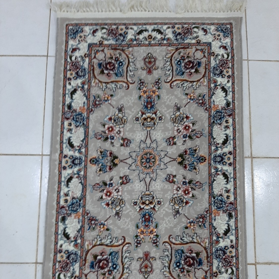 قالیچه مستطیل اصل 700 شانه 75 سانت در یک متر و 20 سانت افشان گلپری فیلی صددرصد نخ اکریلیک