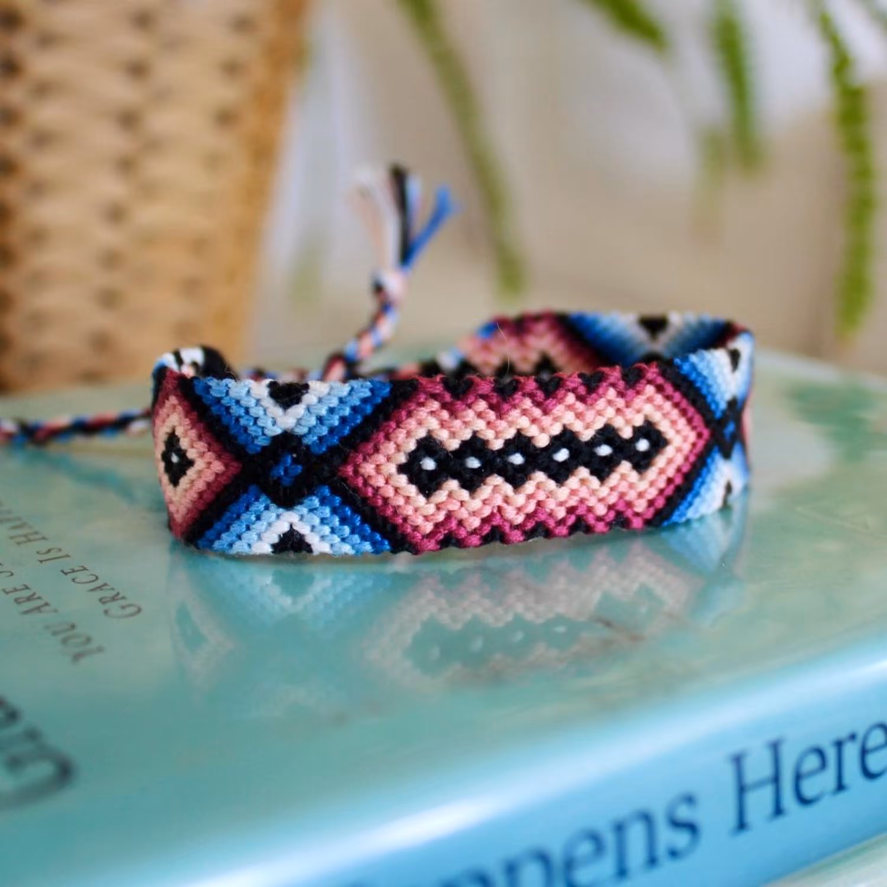 دستبند دوستی طرح سنتی کد 123