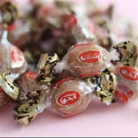 شکلات شیرخامه‌ای مغزدار آیدین (300گرم) کارون