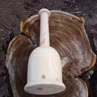 گوشت کوب  چوبی با رنگ چوب  سایز ارتفاع25وقطر8 ساخته شده با چوب کاج وگردو