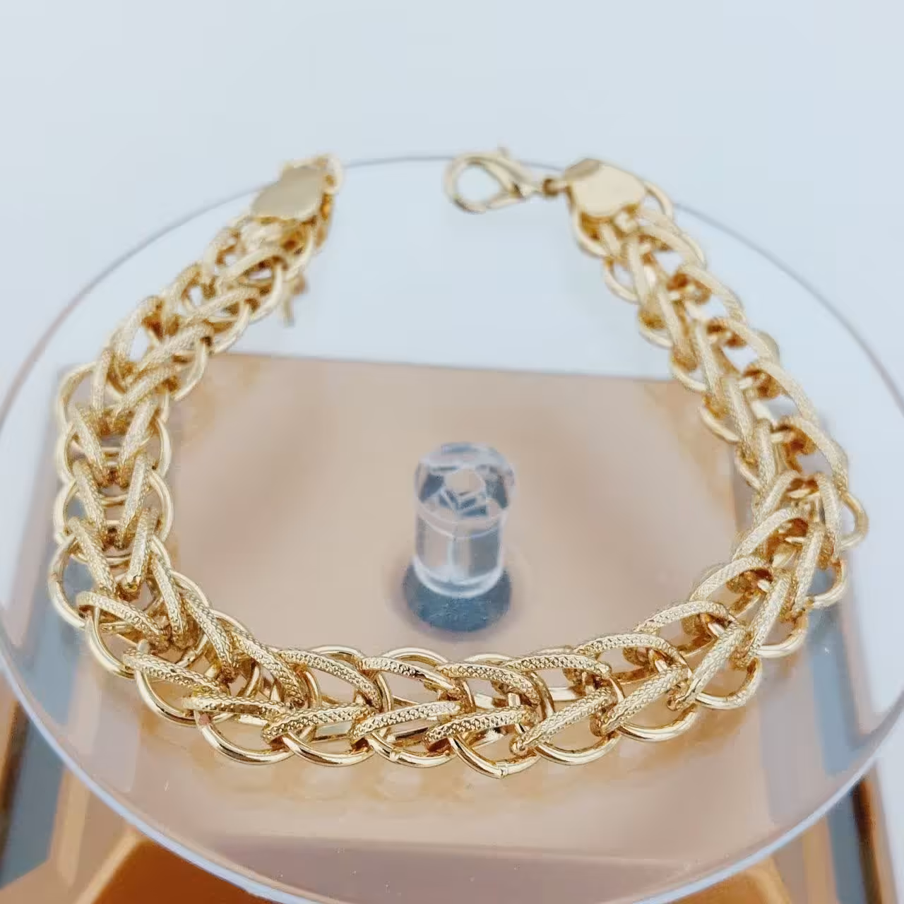 دستبند زنجیری کد10447دو پیو باریک.تراش دار.طرح طلا.آبکاری طلا.رنگ ثابت.ضدحساسیت