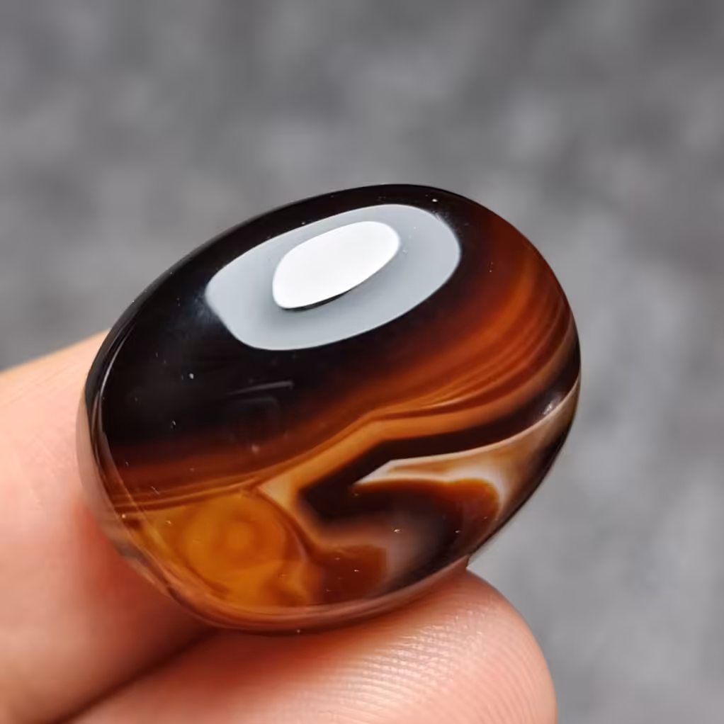  نگین فوق العاده زیبای سنگ عقیق سلیمانی بسیار خاص اصل خراسانی 
کد 27568