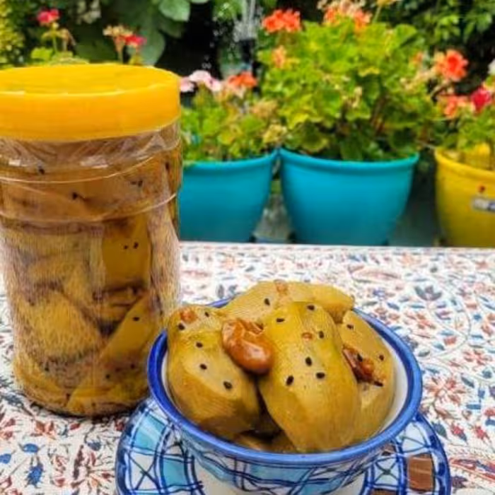 ترشی انبه زعفرانی ارگانیک حاصل تلاش زنان روستایی جنوب استان کرمان 