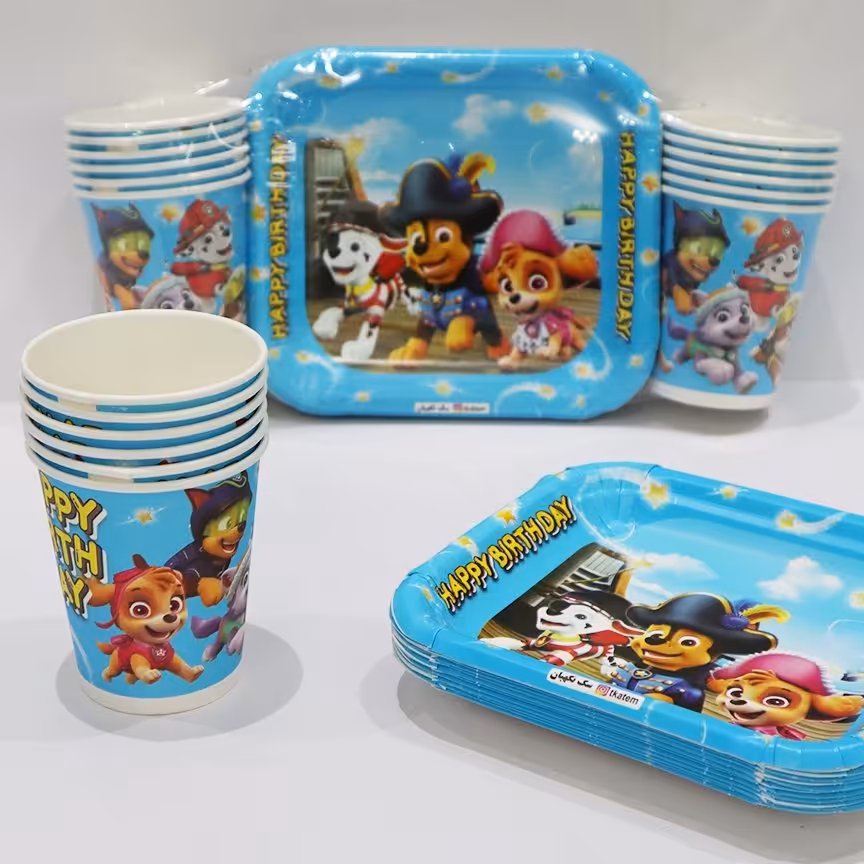 تم تولد سگ نگهبان پیش دستی کیک و لیوان کاغذی