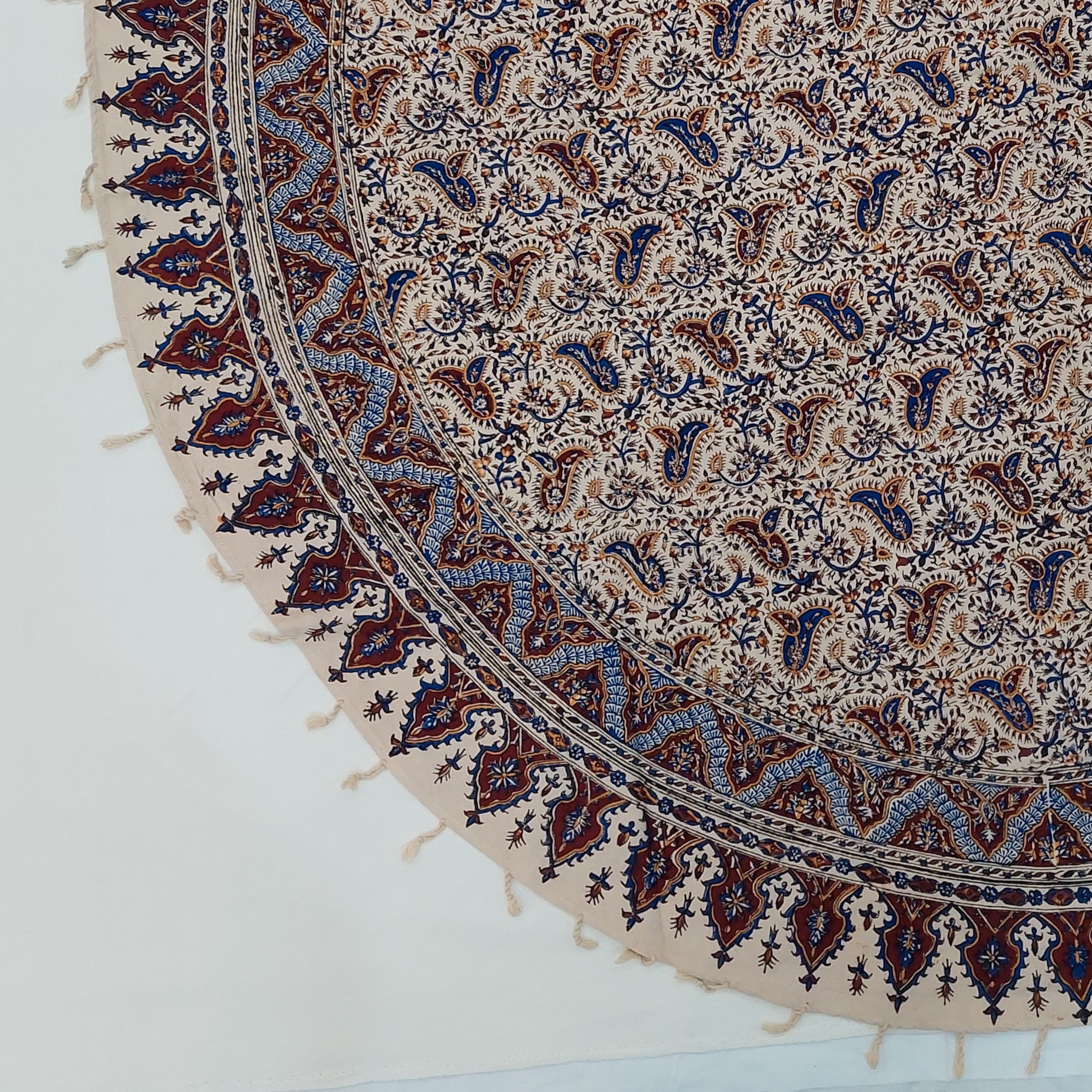 رومیزی قلمکار گرد قطر 150  طرح پرواز