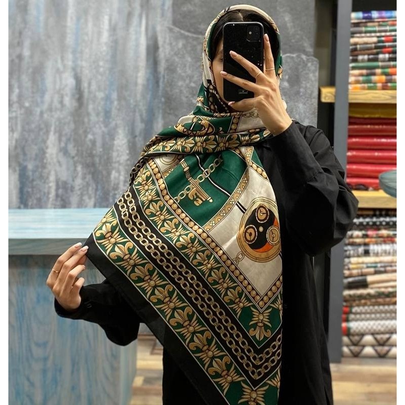 روسری نخ گارزا
قواره 140
دور دست دوز،
سر هست حتما باید گره یا گیره بزنین
چروک نمیشه
پرز نمیشه
خنک و سبک مناسب تابستان