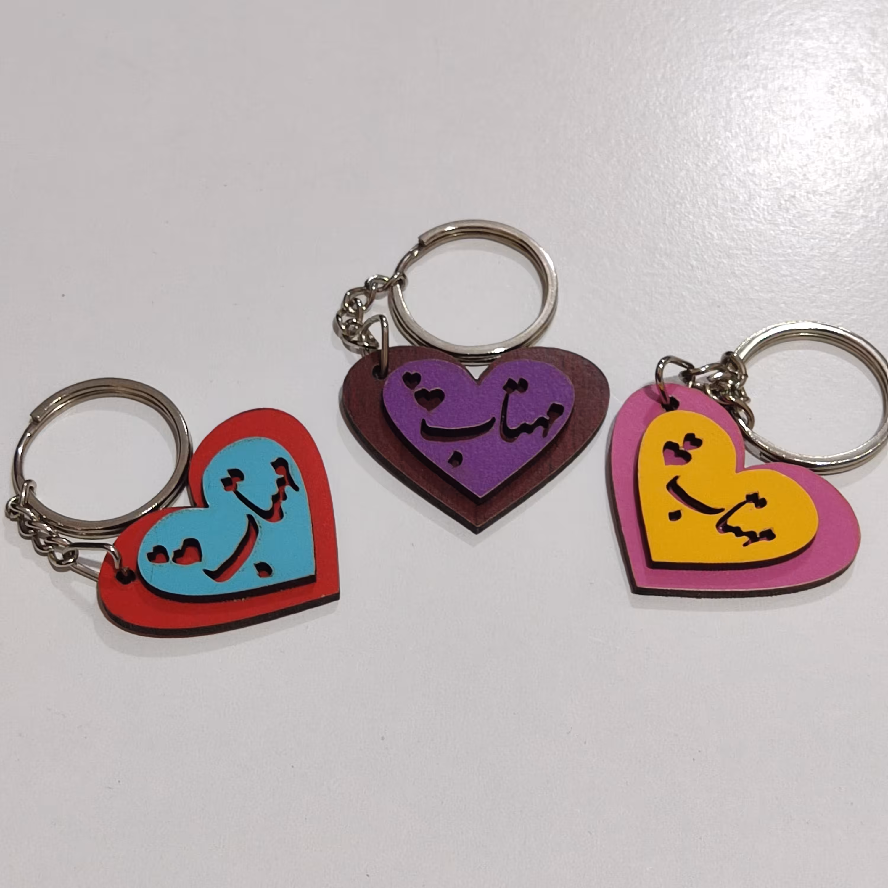 دست کلید چوبی (پاسوییچی) قلبی شکل اسم مهتاب دارای رنگبندی و شکل مختلف 