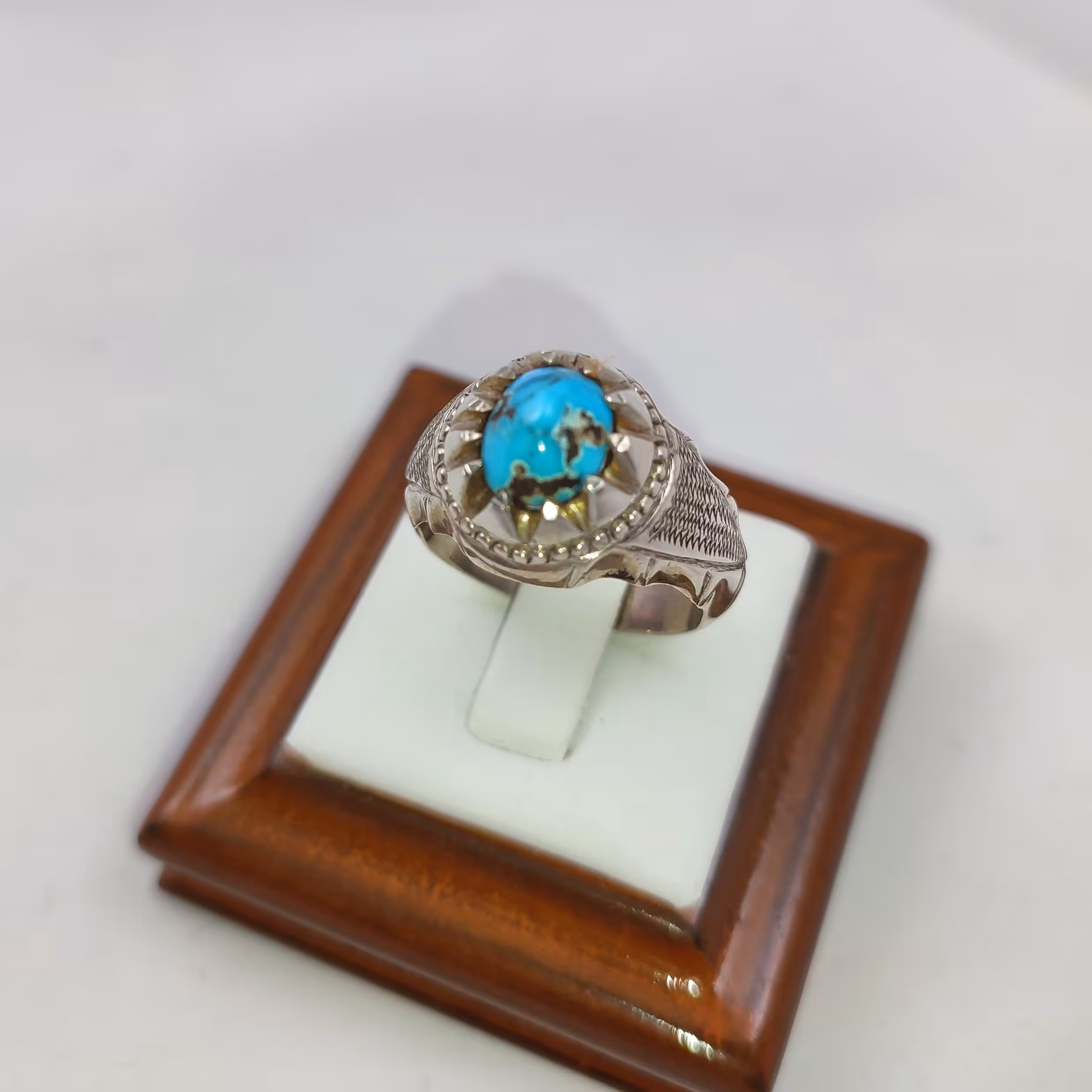 انگشتر نقره با رکاب دست ساز و نگین فیروزه مخطط