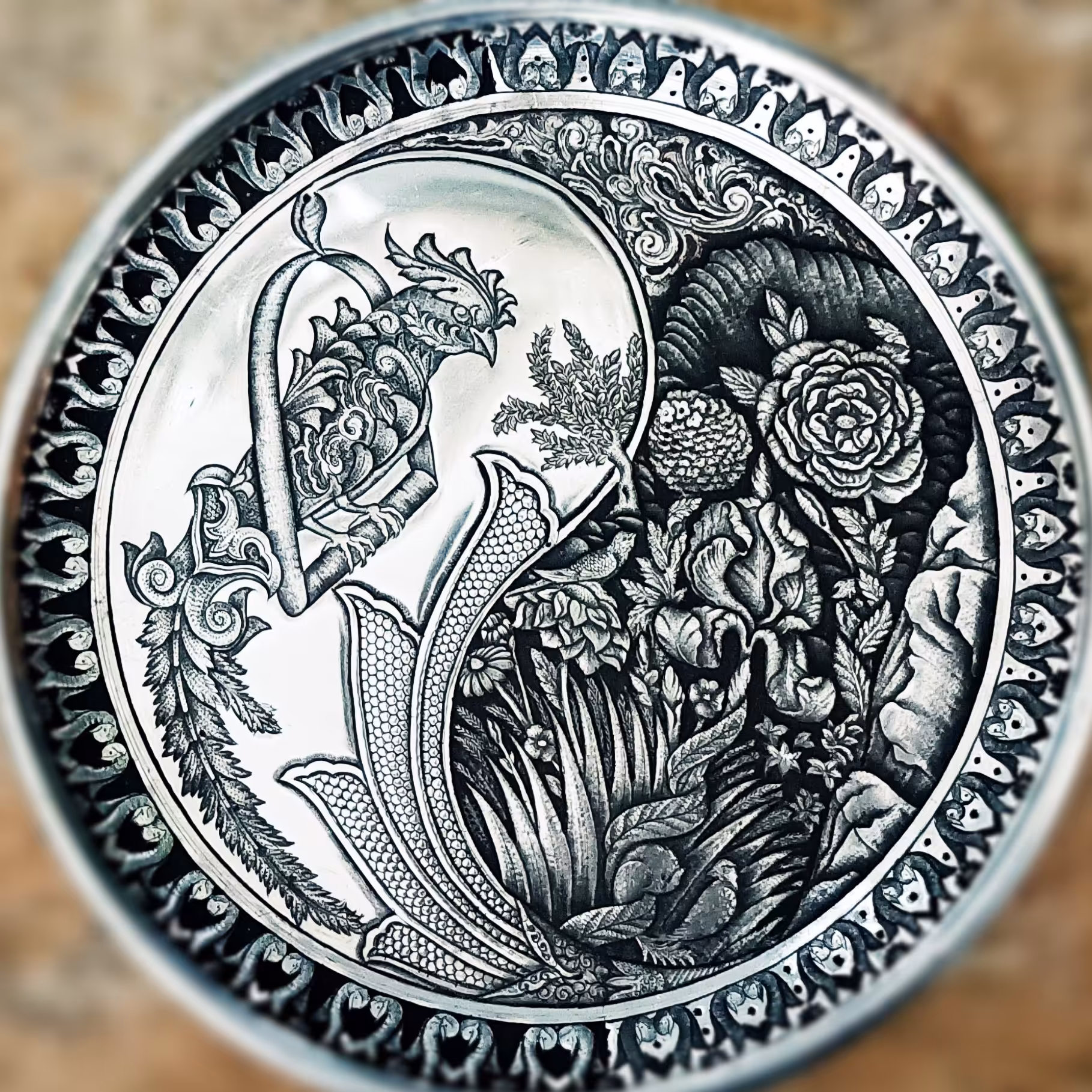 بشقاب قلمزنی سبک سیاه قلم 