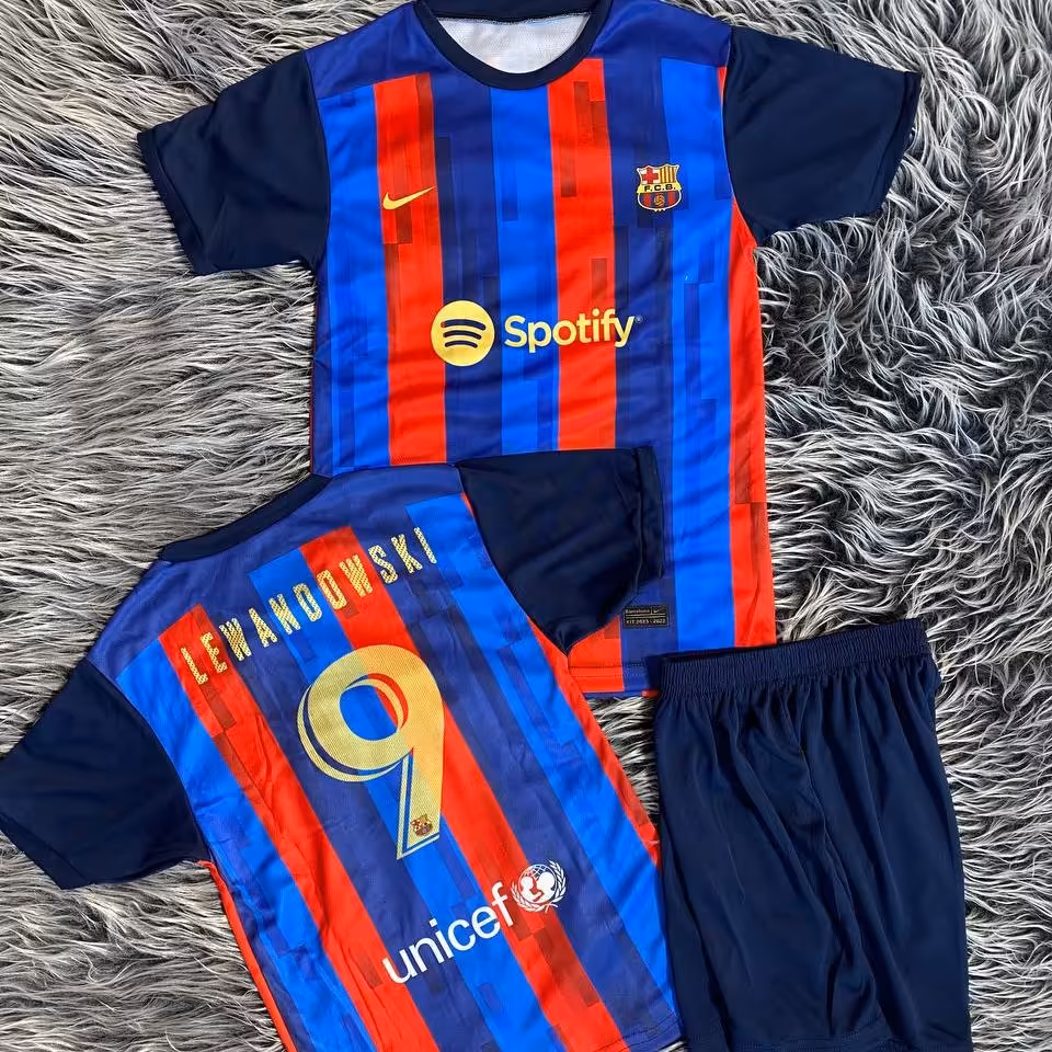 کیت ورزشی بارسلونا-لواندوفسکی-باجنسی فوق العاده عالی