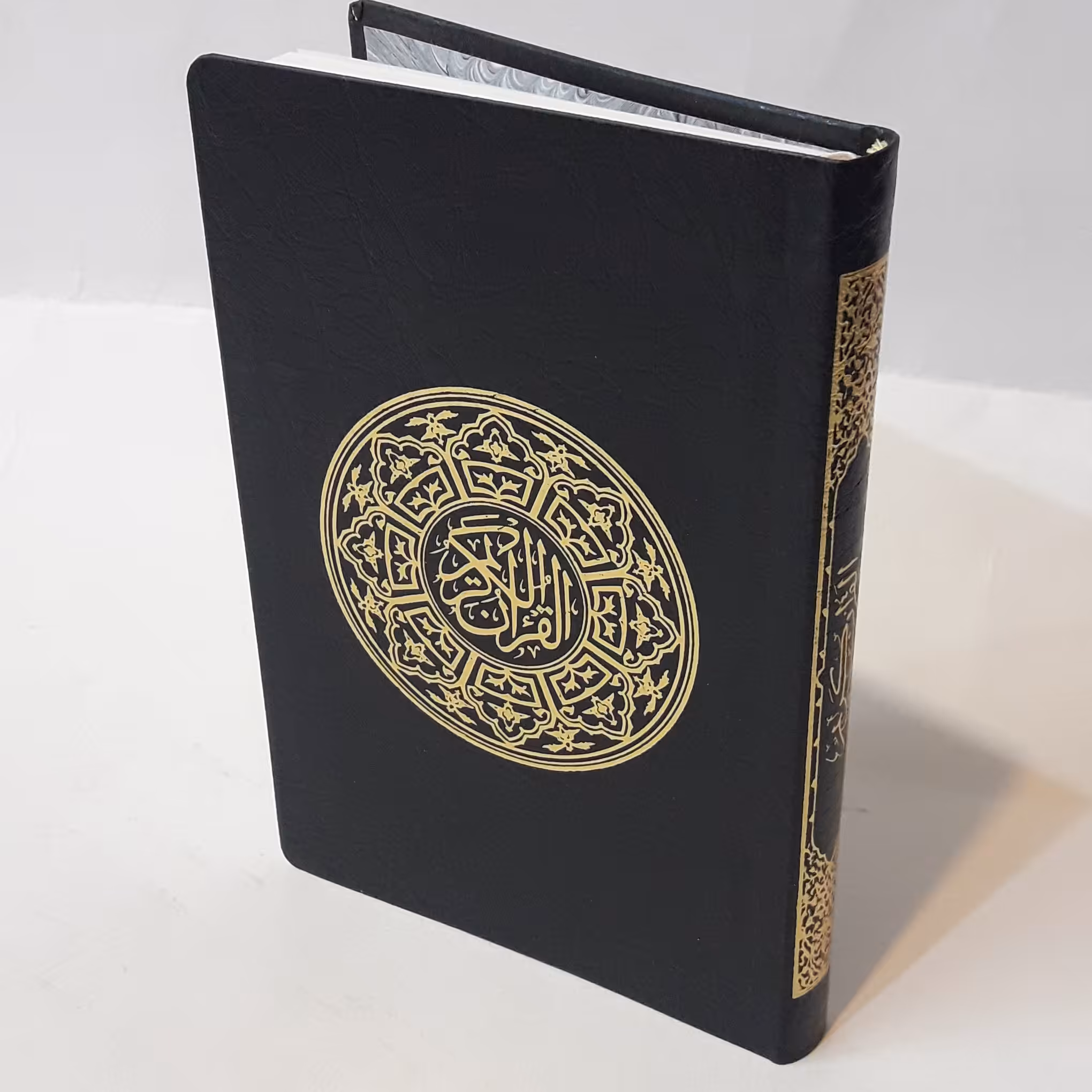 قرآن بیروتی (عثمان طه با ترجمه به سفارش بنیاد قرآن و عترت)( کم حجم )