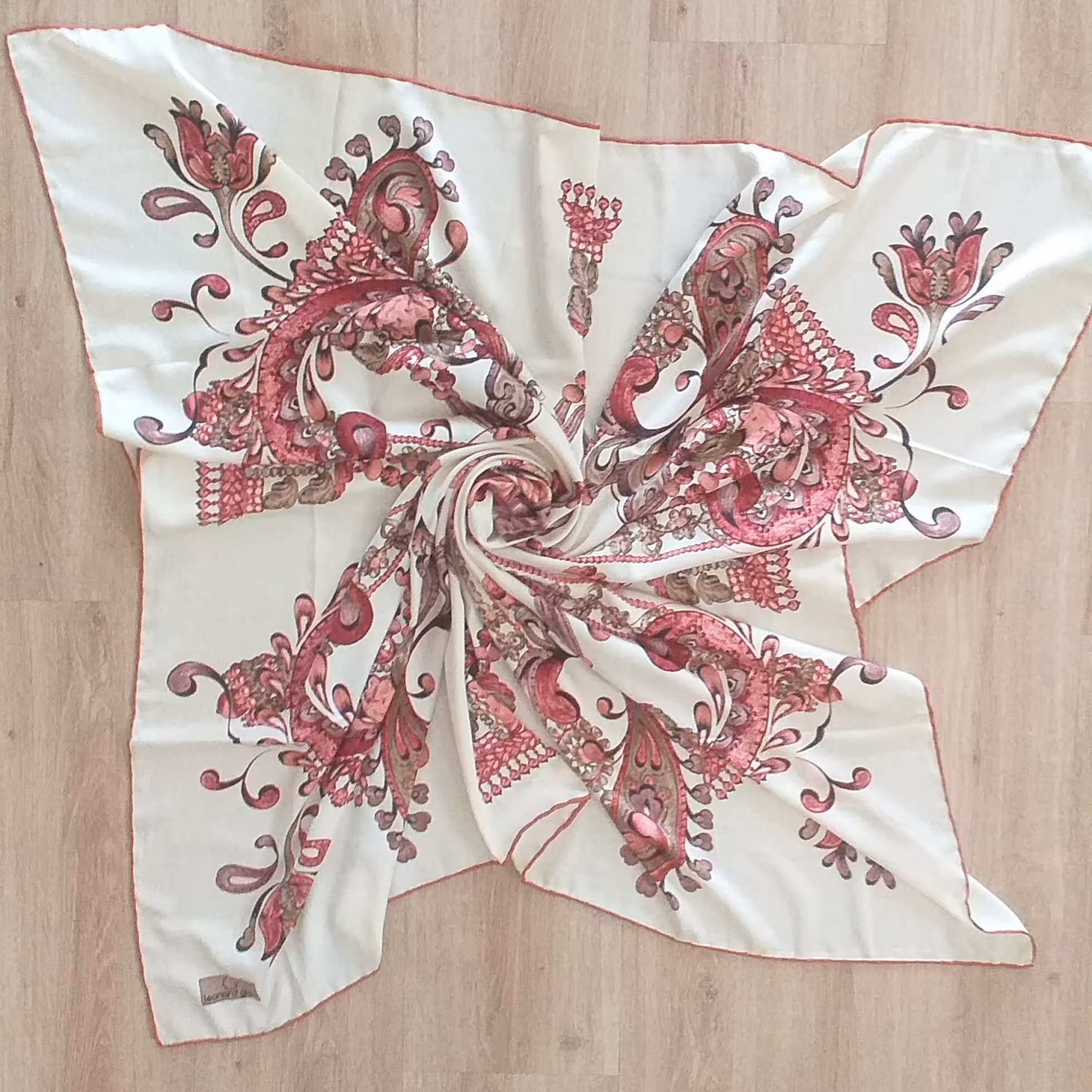 روسری ابریشم دور دست دوز  سایز بزرگ