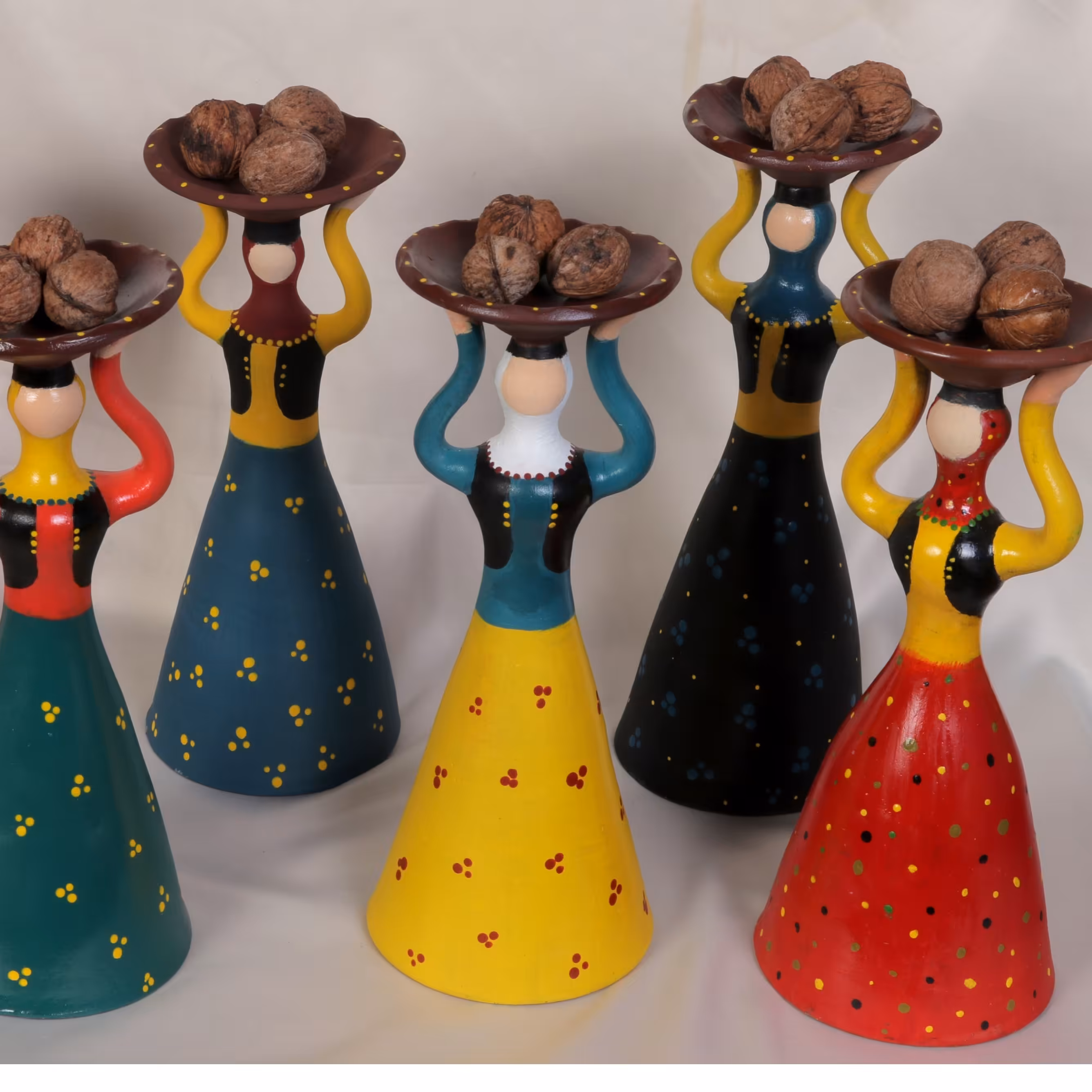 بانوی گیلانی سفالی هم بصورت هفت سین هم تکی