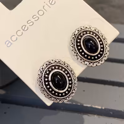 گوشواره میخی