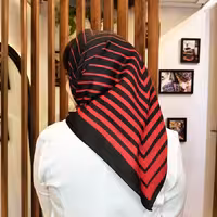 مینی اسکارف قرمز و مشکی طرح دار کد 7062