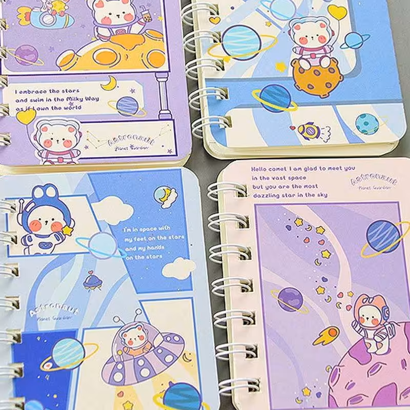 دفترچه خط دار کیوت طرح خرس فضایی