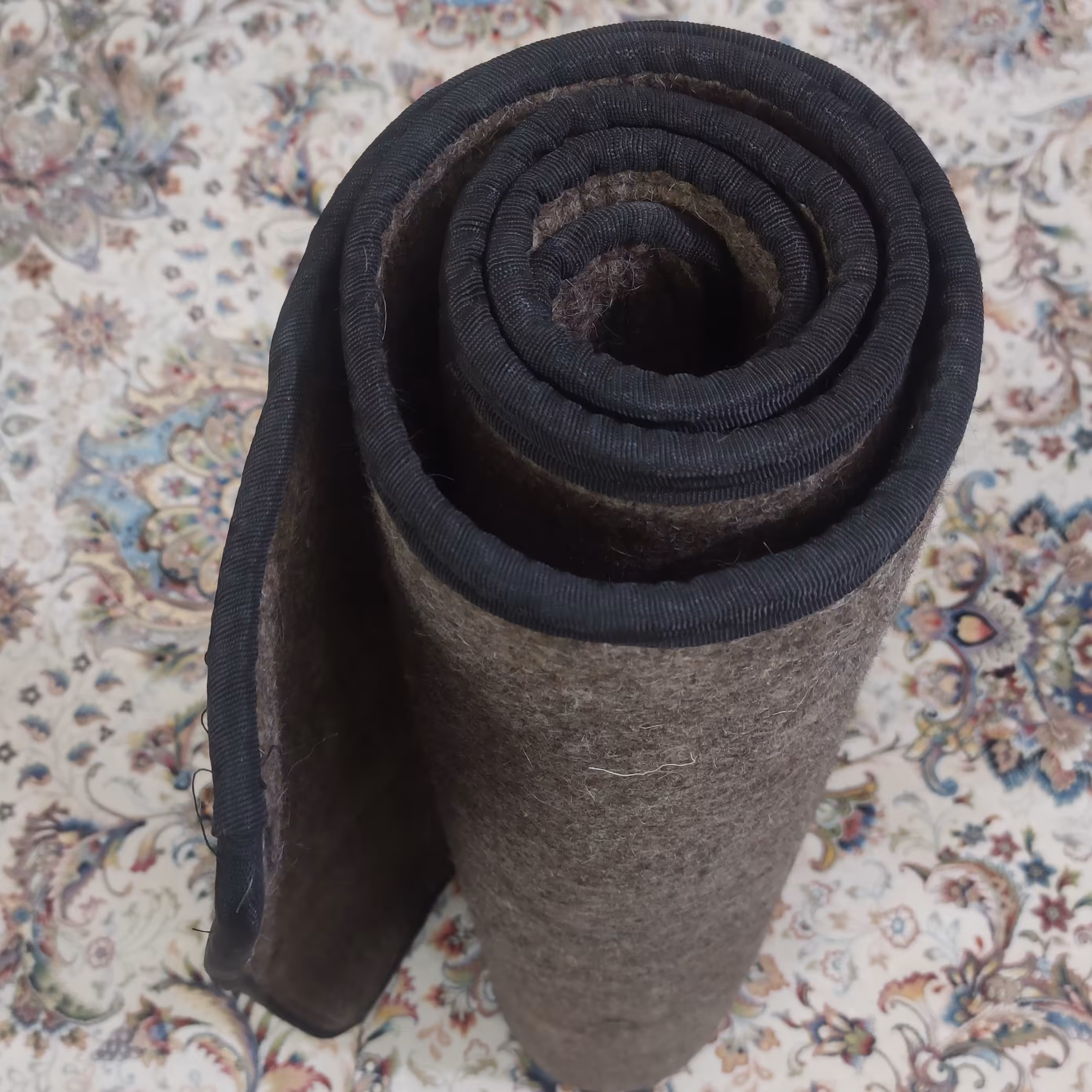 تشک پشم گوسفندی اصل سایز بزرگ ( تشک نمدی پشمی بدون بو یک نفره)