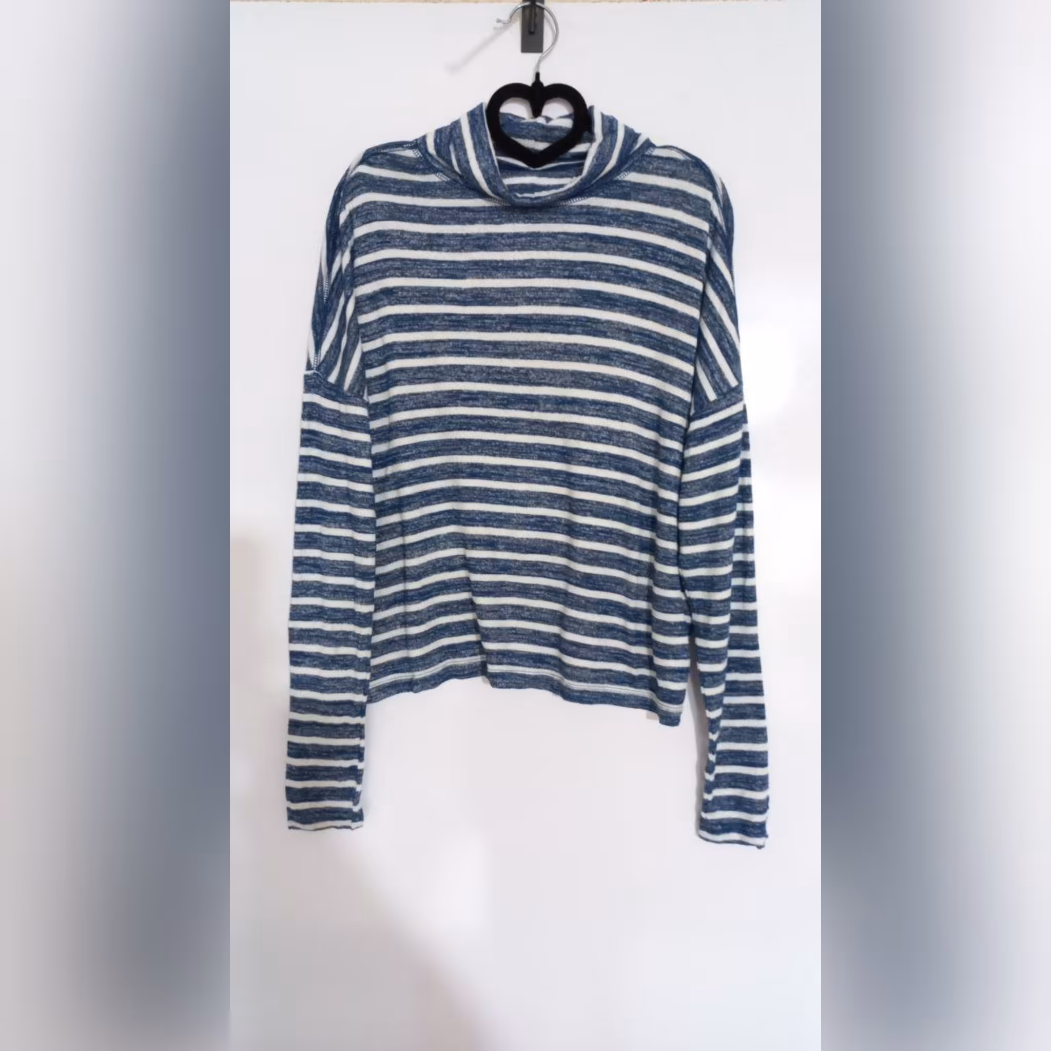 بلوز بافت زنانه وارداتی راه راه آبی-سفید سایز 44 تا 48