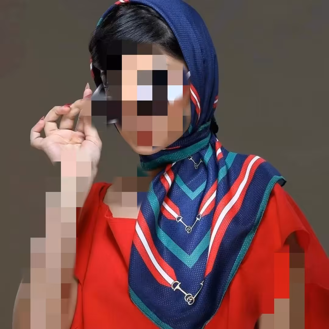 روسری مینی نخ نگینی زمینه سرمه‌ای