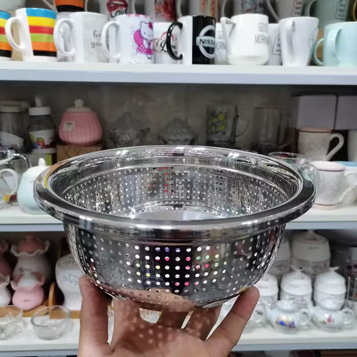 آبکش استیل ضخیم. برندکرکماز. سایز22. قطر22 ارتفاع 9 سانتیمتر. فوق العاده باکیفیت و سبک