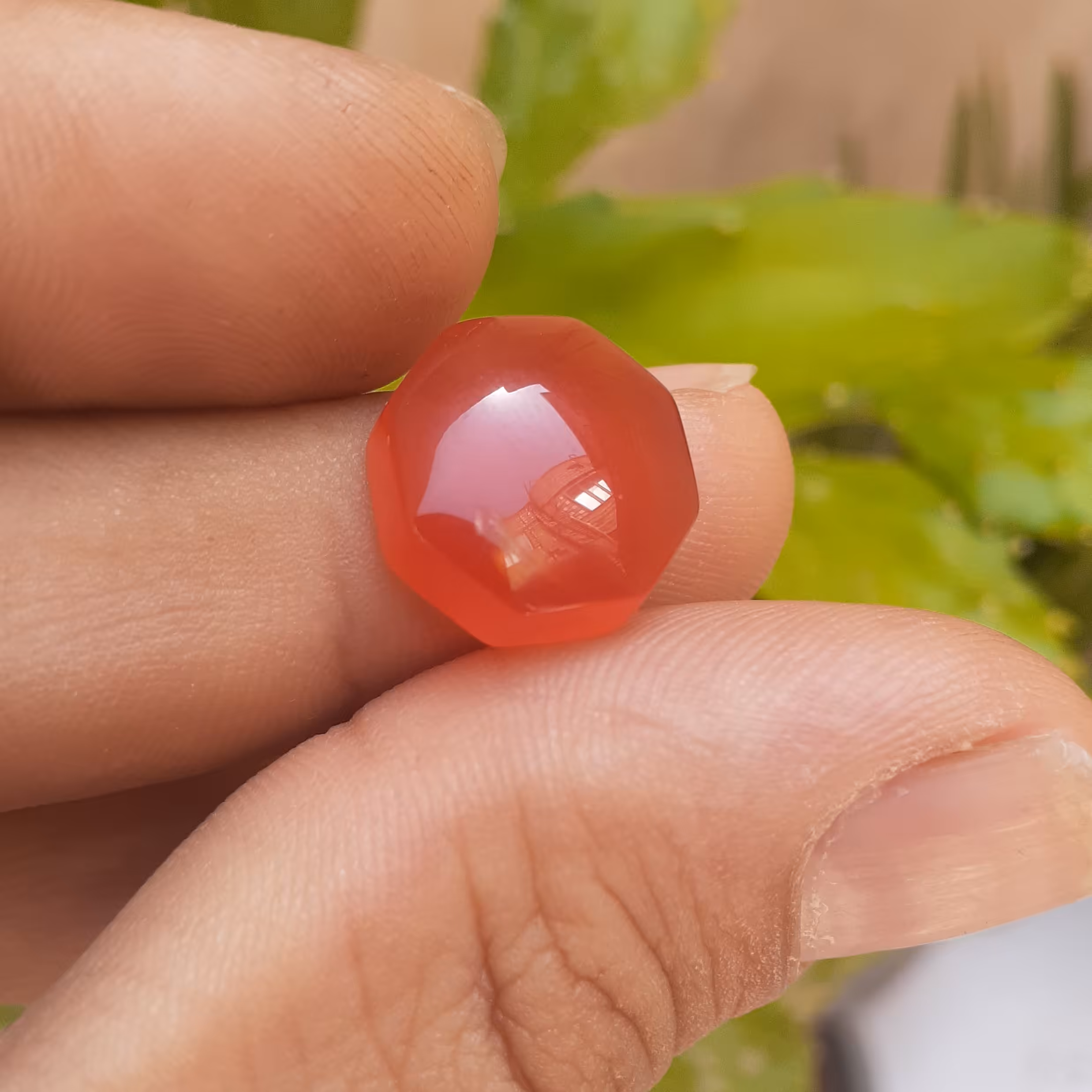 عقیق یمنی با تراش خاص نگین با رنگ طبیعی درجه یک و کلکسیونی