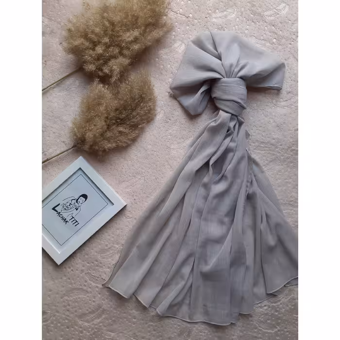 شال طوسی حریر شاین،توی عکس شاین بودنش زیاد مشخص نیست منگوله نداره ارسال رایگان