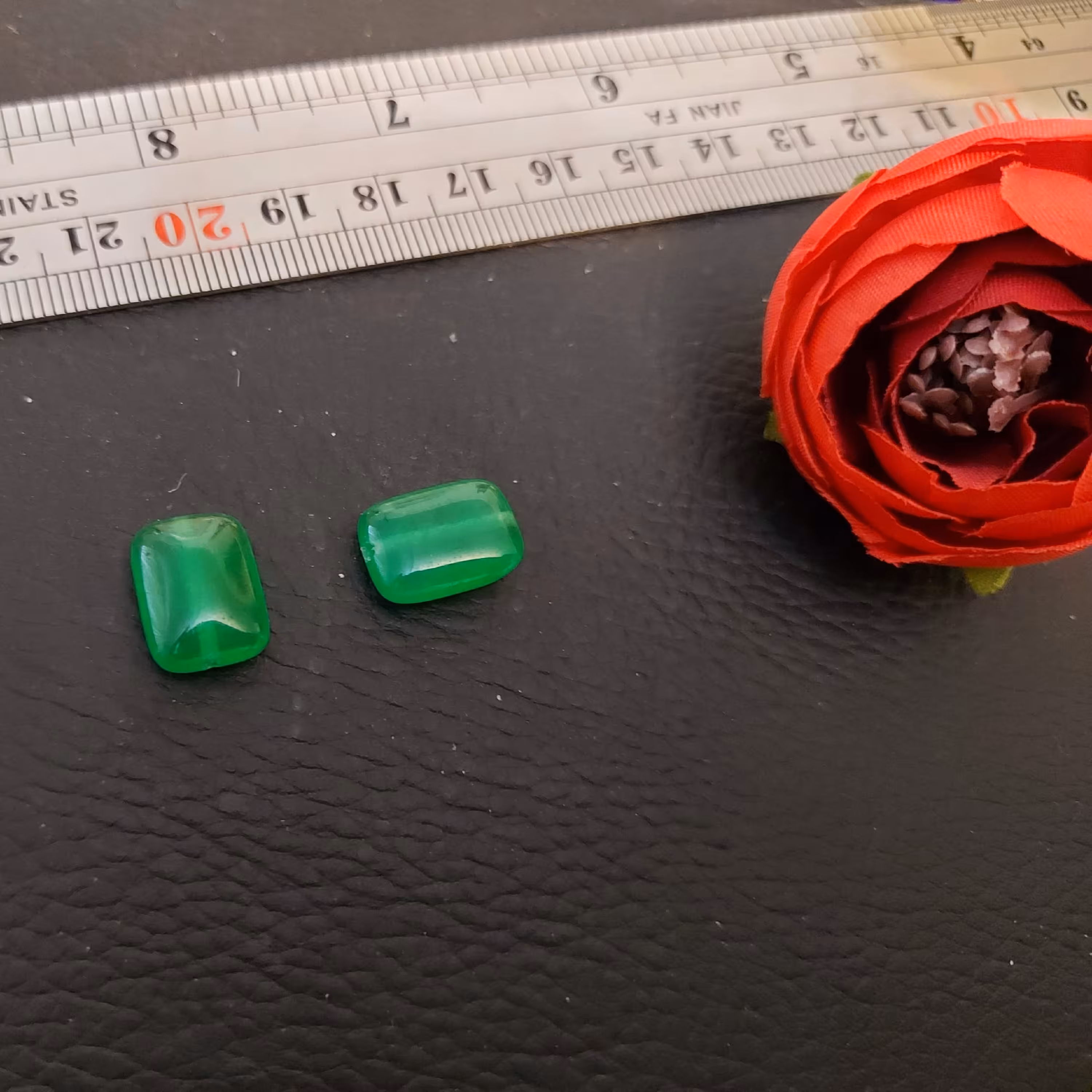 سنگ جید سبز  مستطیلی تک عددی