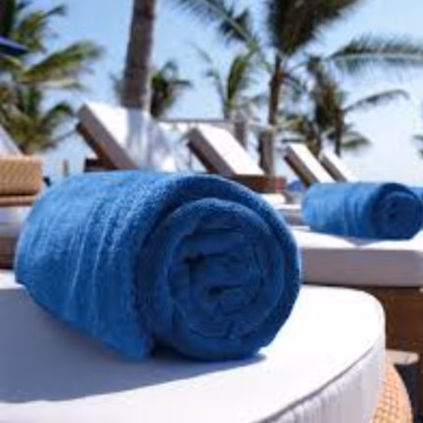 حوله حمام استخری  مسافرتی نانو 130 سانت همراه یک عدد حوله دست و صورت ست  کد12345