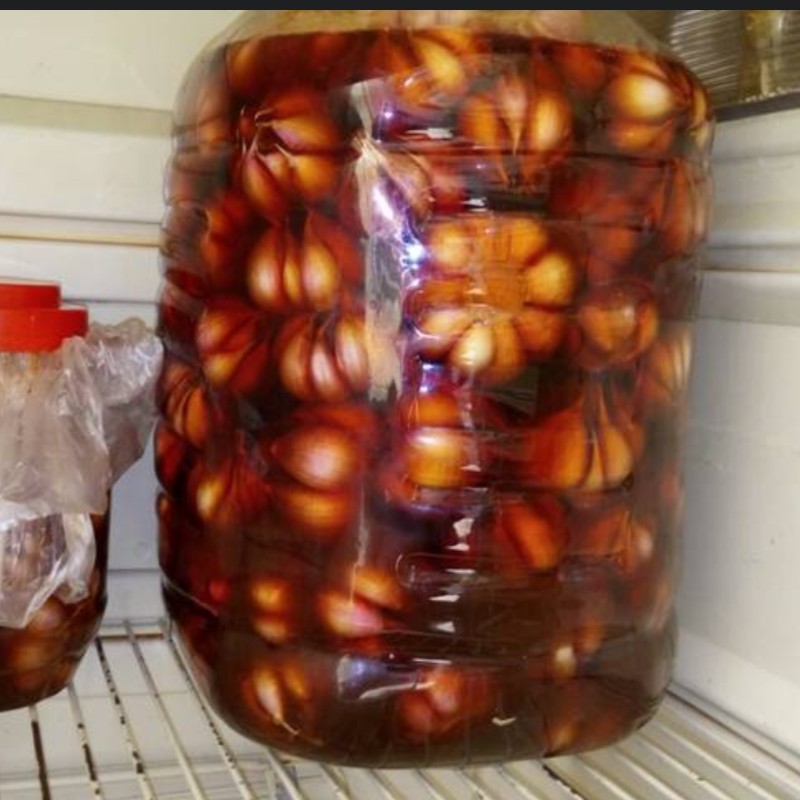 سیر ترشی کاملا محلی با سرکه و شیرا انگور کاملا محلی و طعمی ماندگار