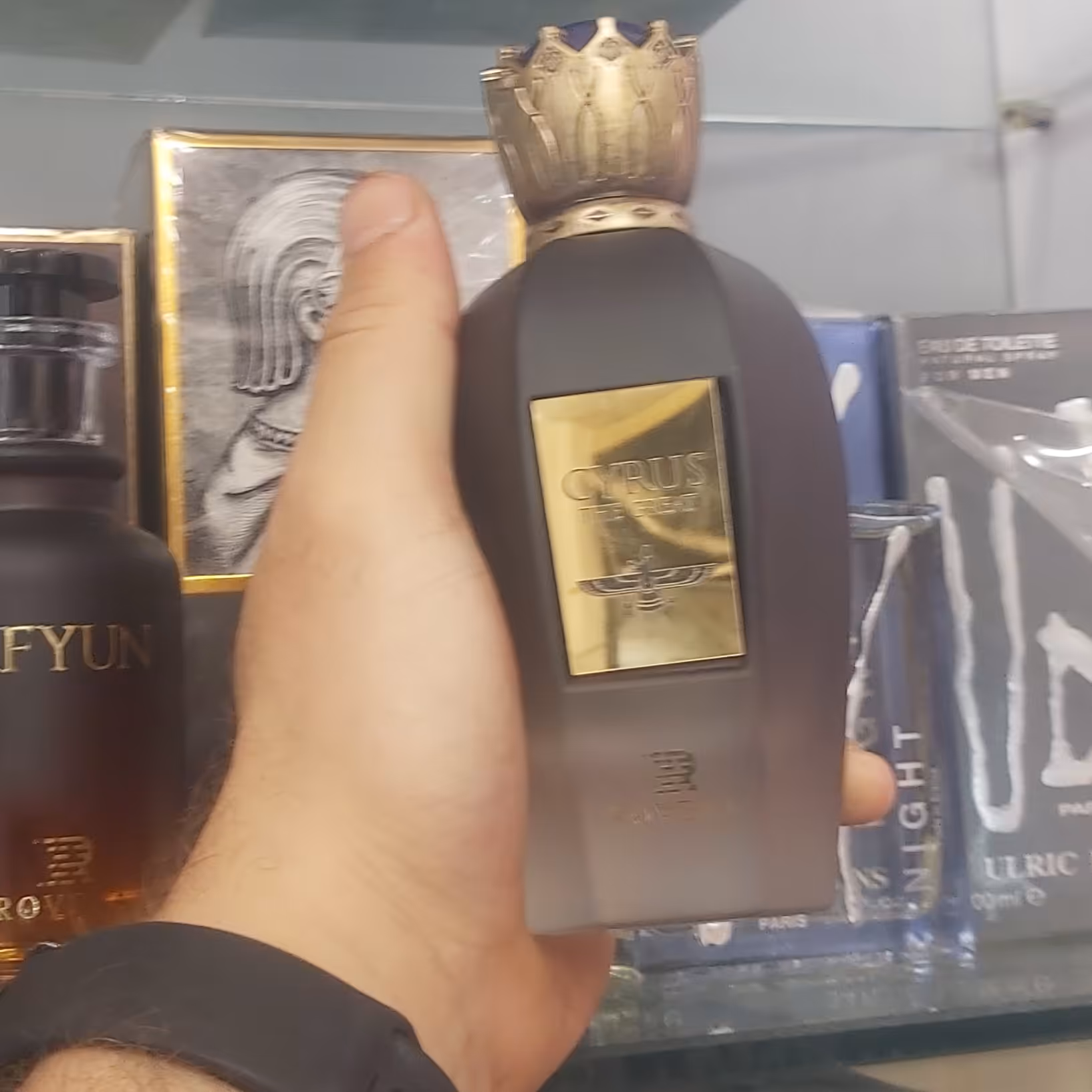 ادکلن روونا مدل کوروش 