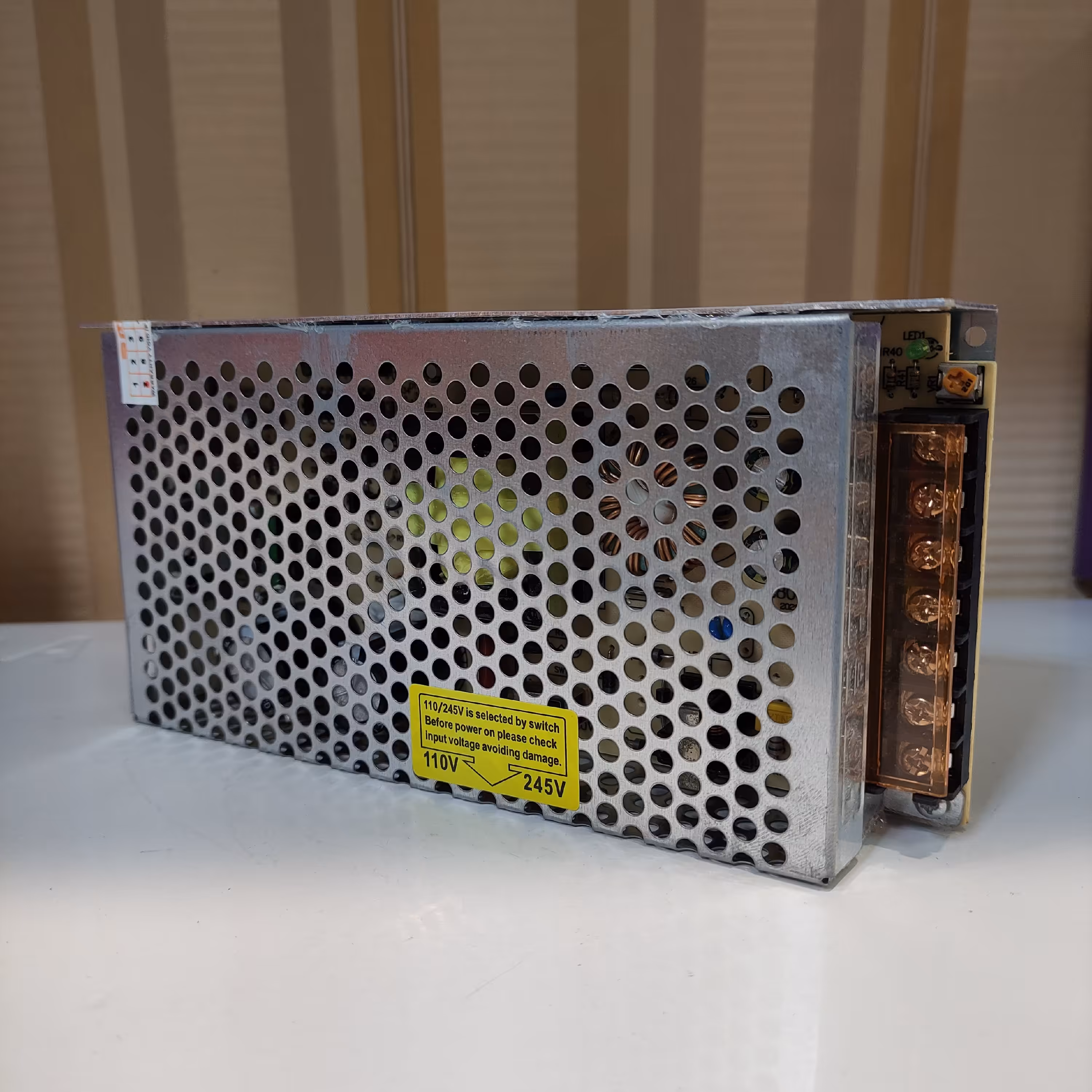 آداپتور 12 ولت 10 آمپر  فلزی صنعتی 