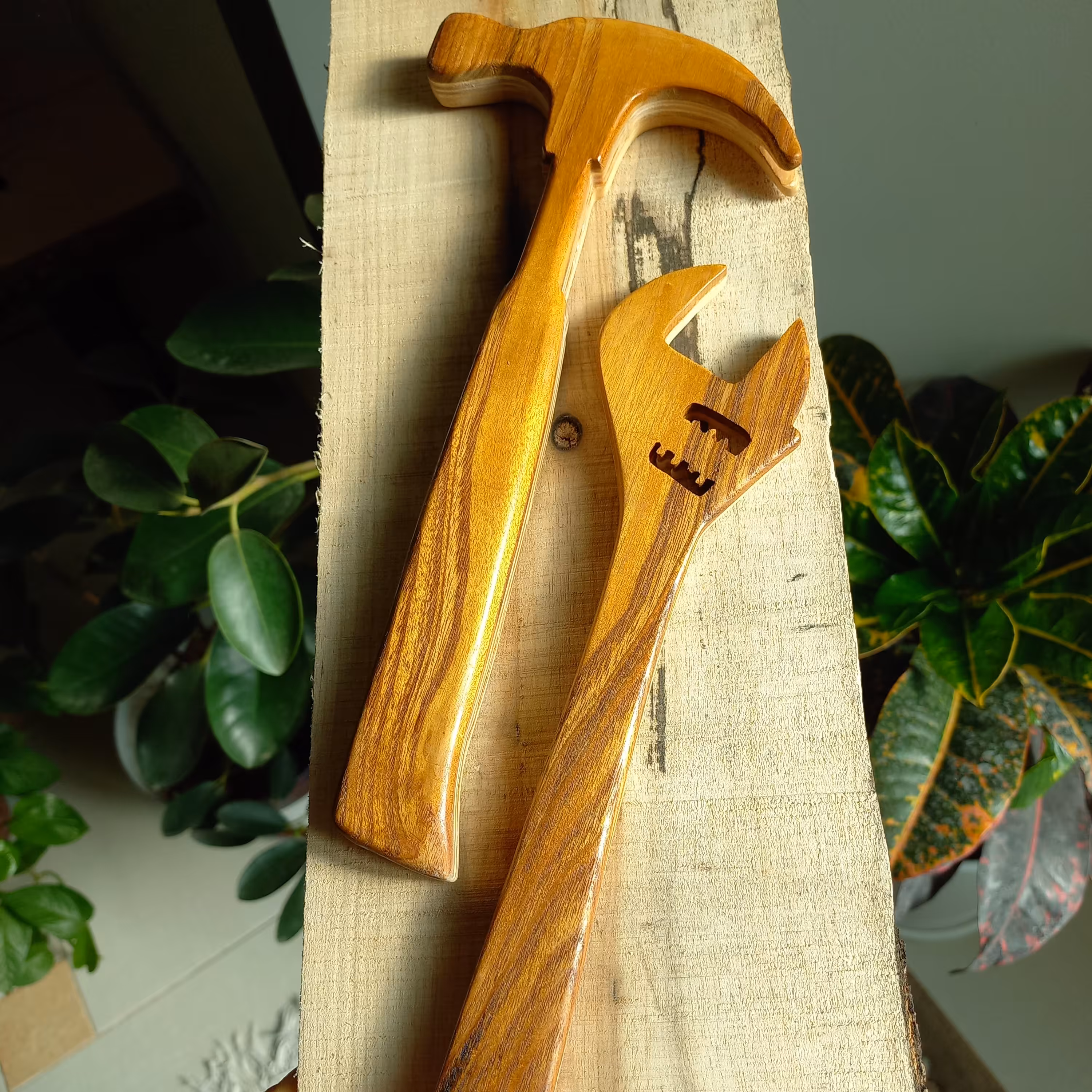 اسباب بازی چوبی چکش و آچار 