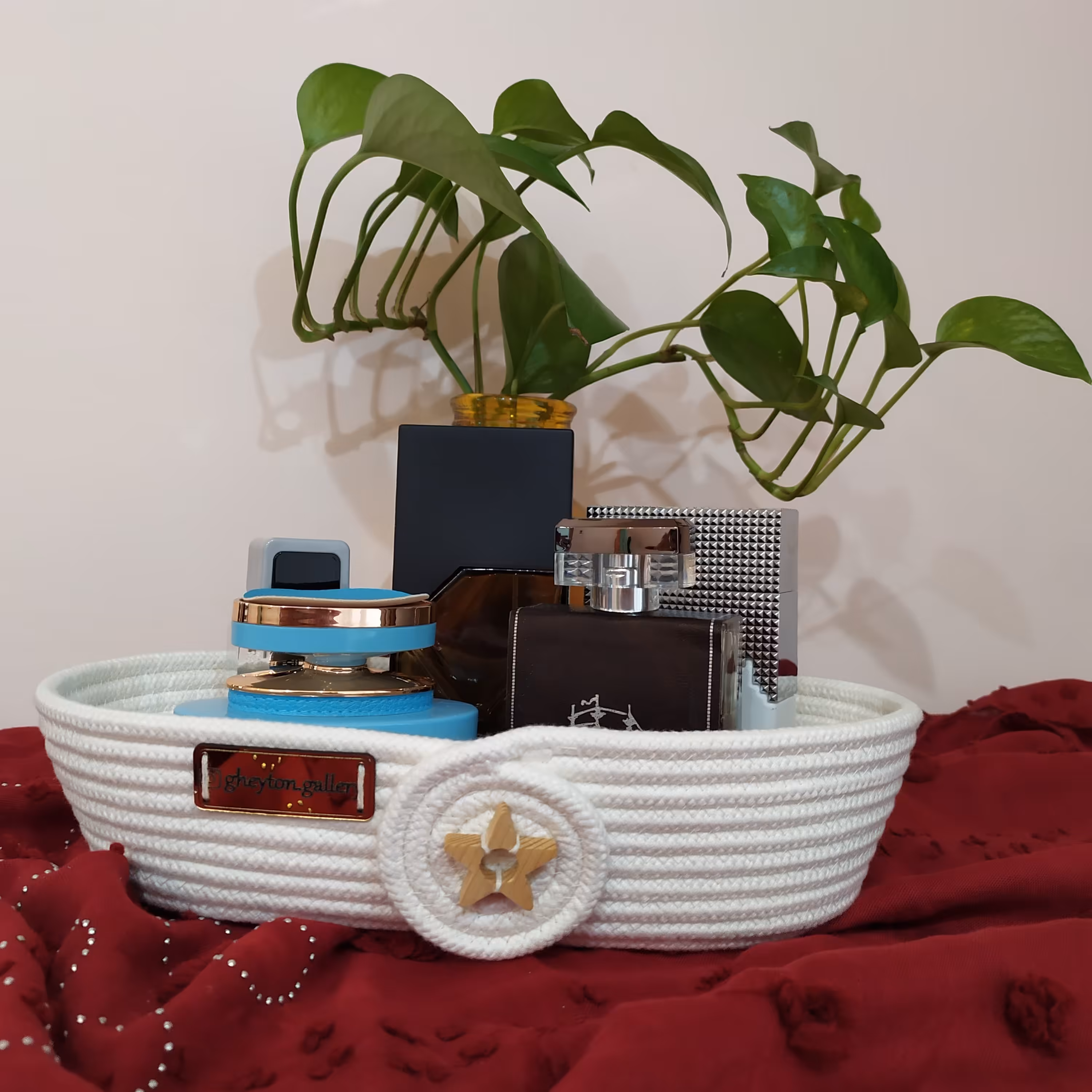 سبد نظم دهنده ی عطرها و ادکلن های زنانه و مردانه ی قیطان