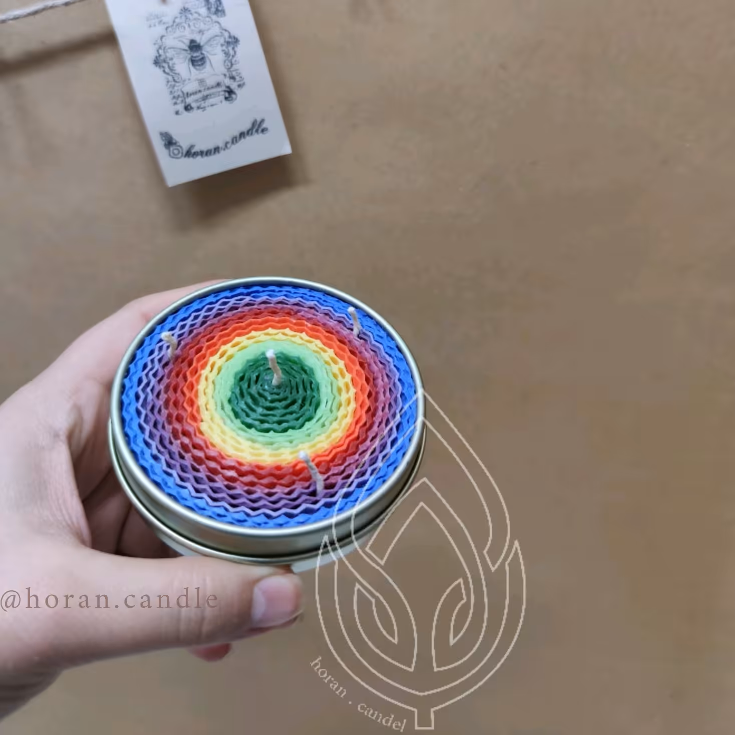 شمع موم عسل،قوطی بیزوکس،شمع،ارگانیک،هدیه،همراه باظرف ارتفاع 2 قطر10 سانت