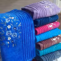 حوله دست وصورت برند ماندگار  سایز  40 در 80 جنس ضخیم وعالی مخمل  ونخ 