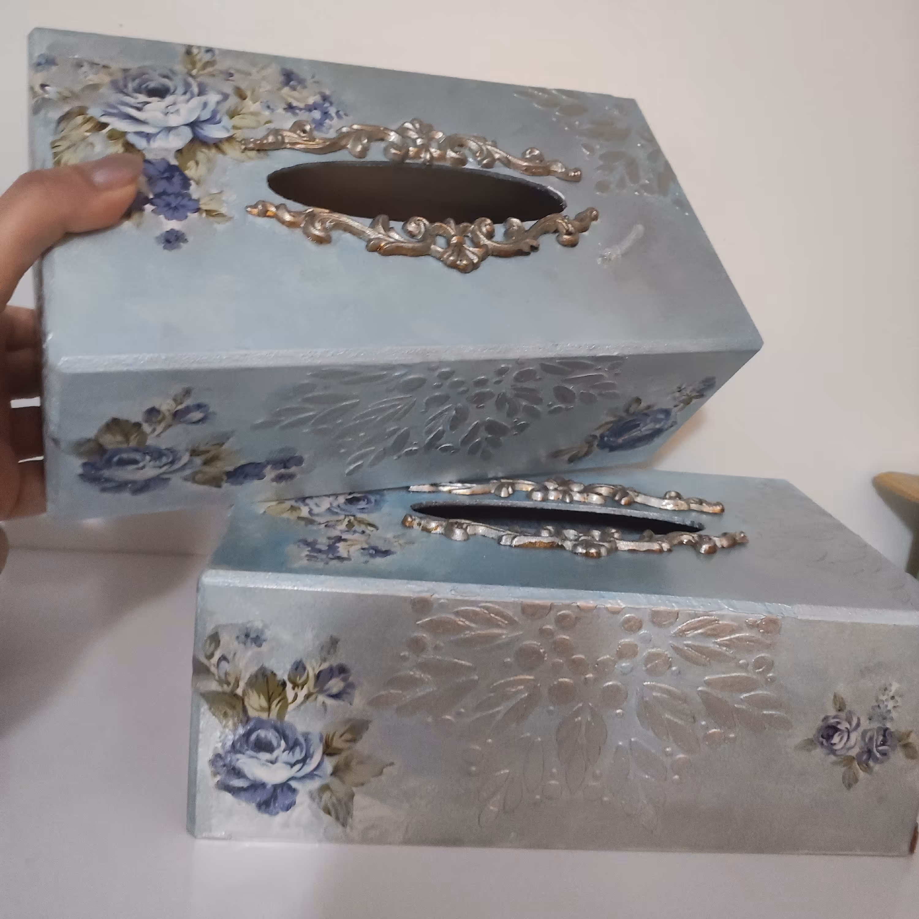 جا دستمالی چوبی دکوپاژ بارنگ و طرح دلخواه شما 